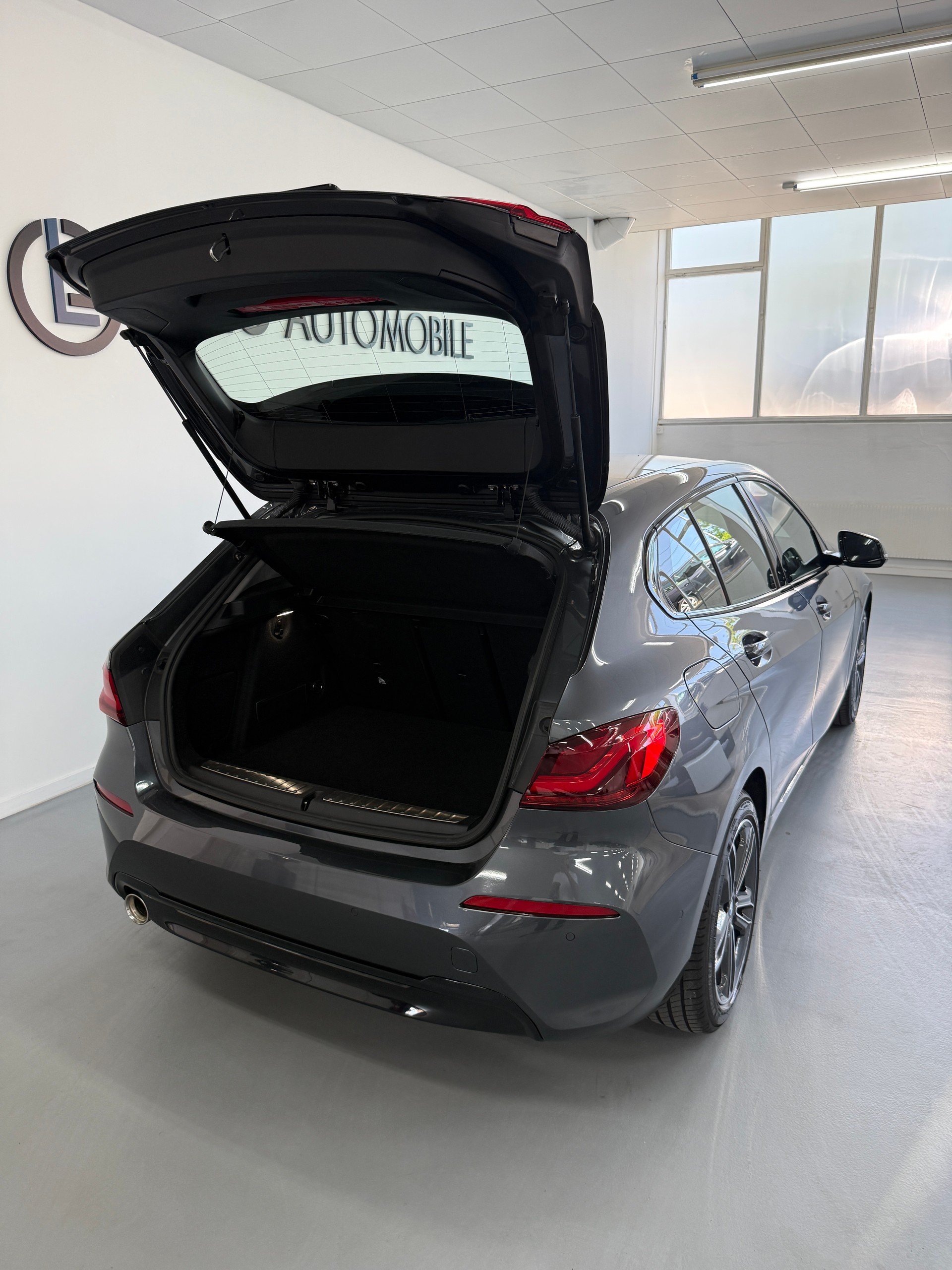 BMW 118i Steptronic Sport Line-image-12