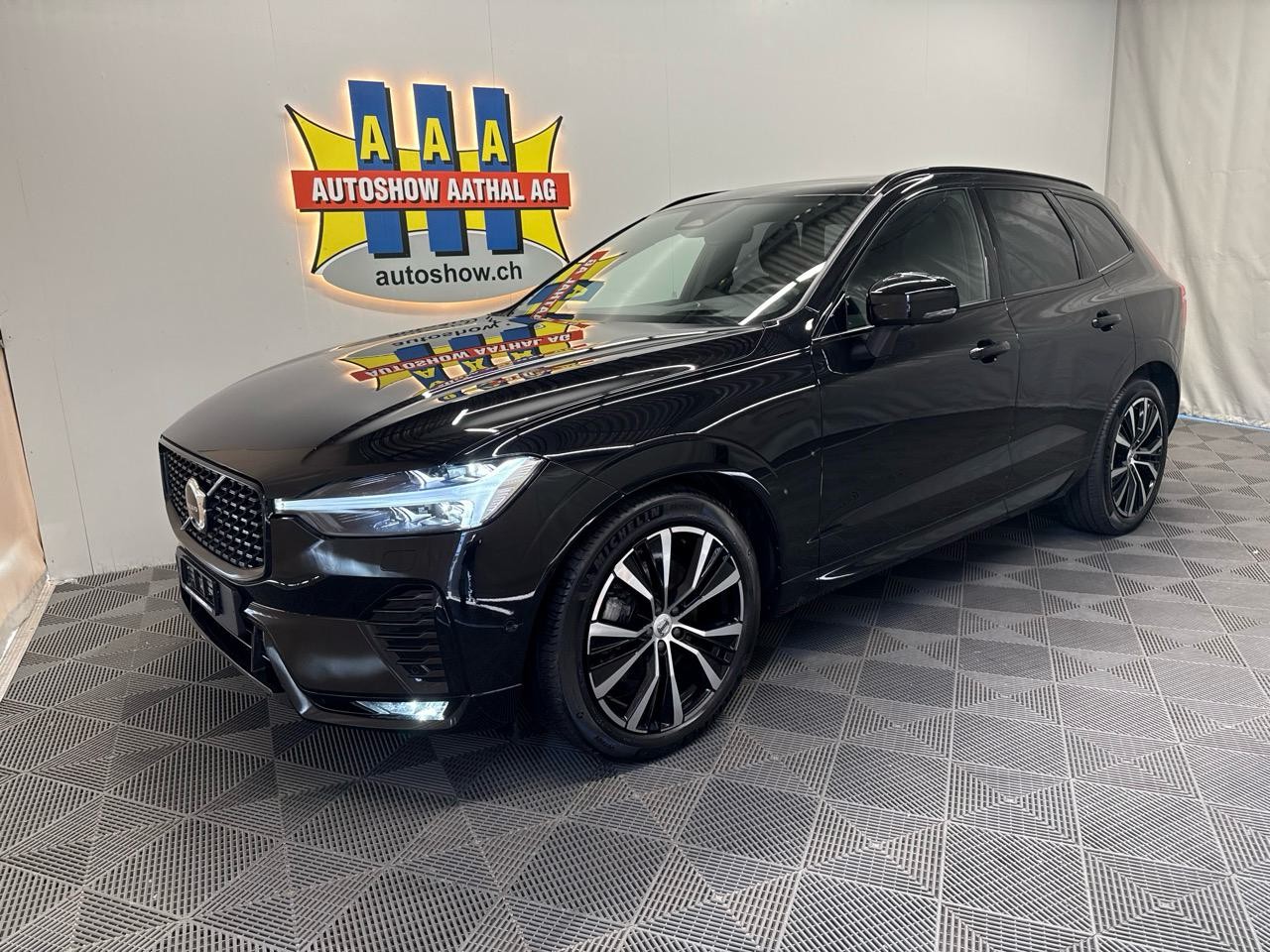 VOLVO XC60 B5 MHD AWD Black Edition Plus Geartronic-image-0