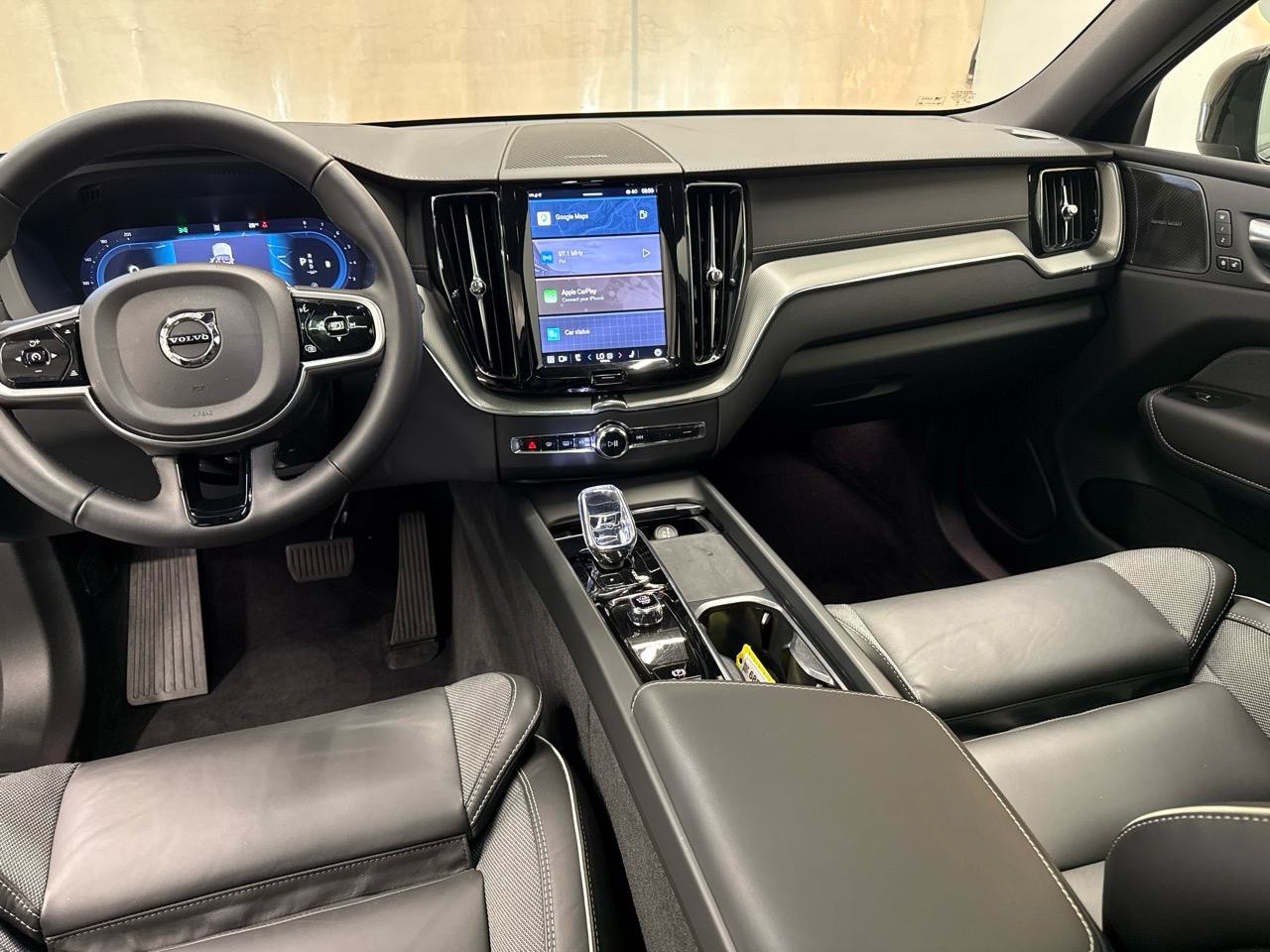 VOLVO XC60 B5 MHD AWD Black Edition Plus Geartronic-image-7