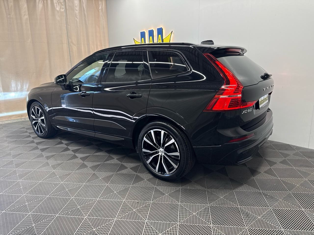 VOLVO XC60 B5 MHD AWD Black Edition Plus Geartronic-image-1