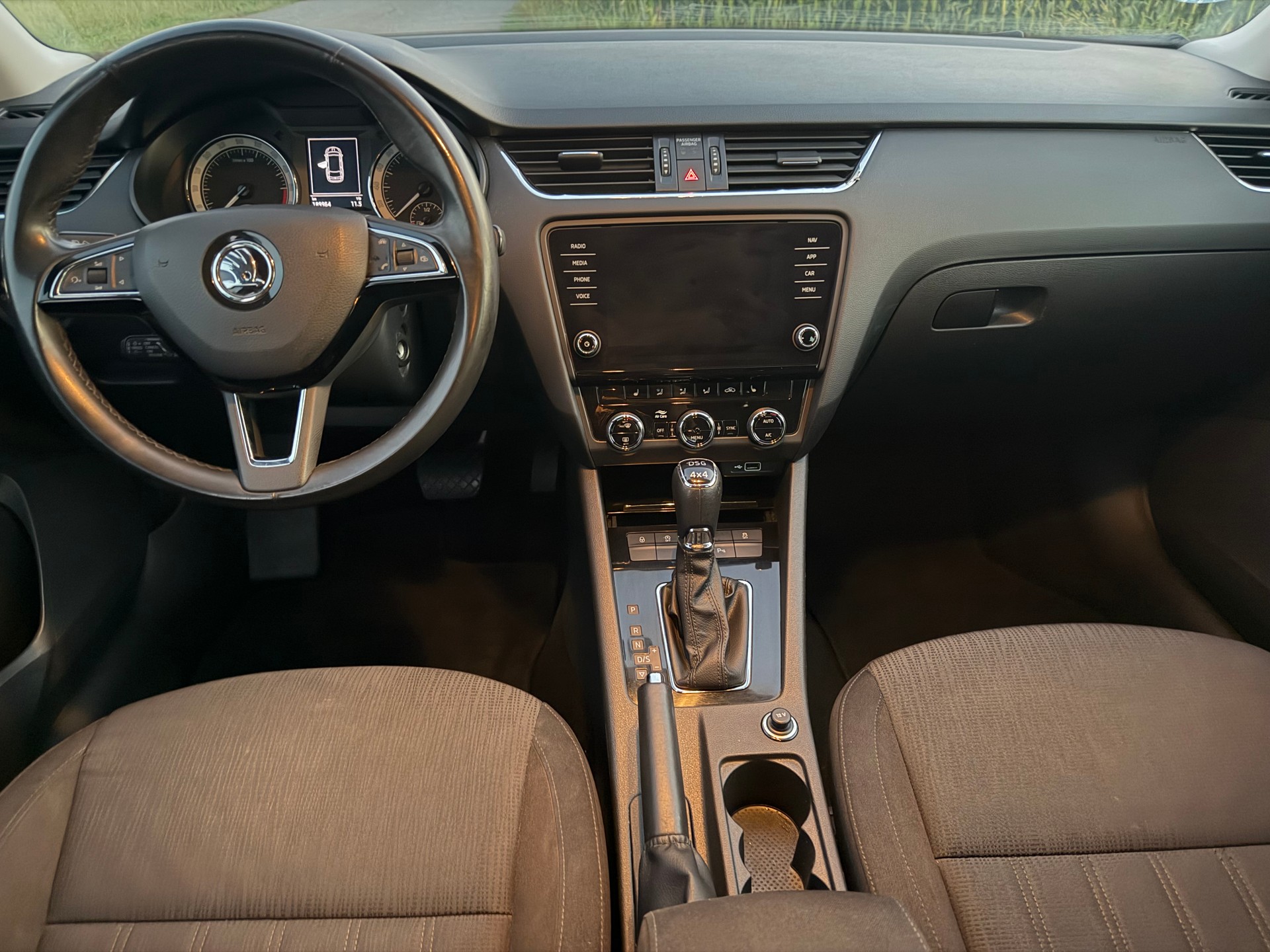 SKODA Octavia Combi 2.0 TDI Prag 4x4 DSG-image-14