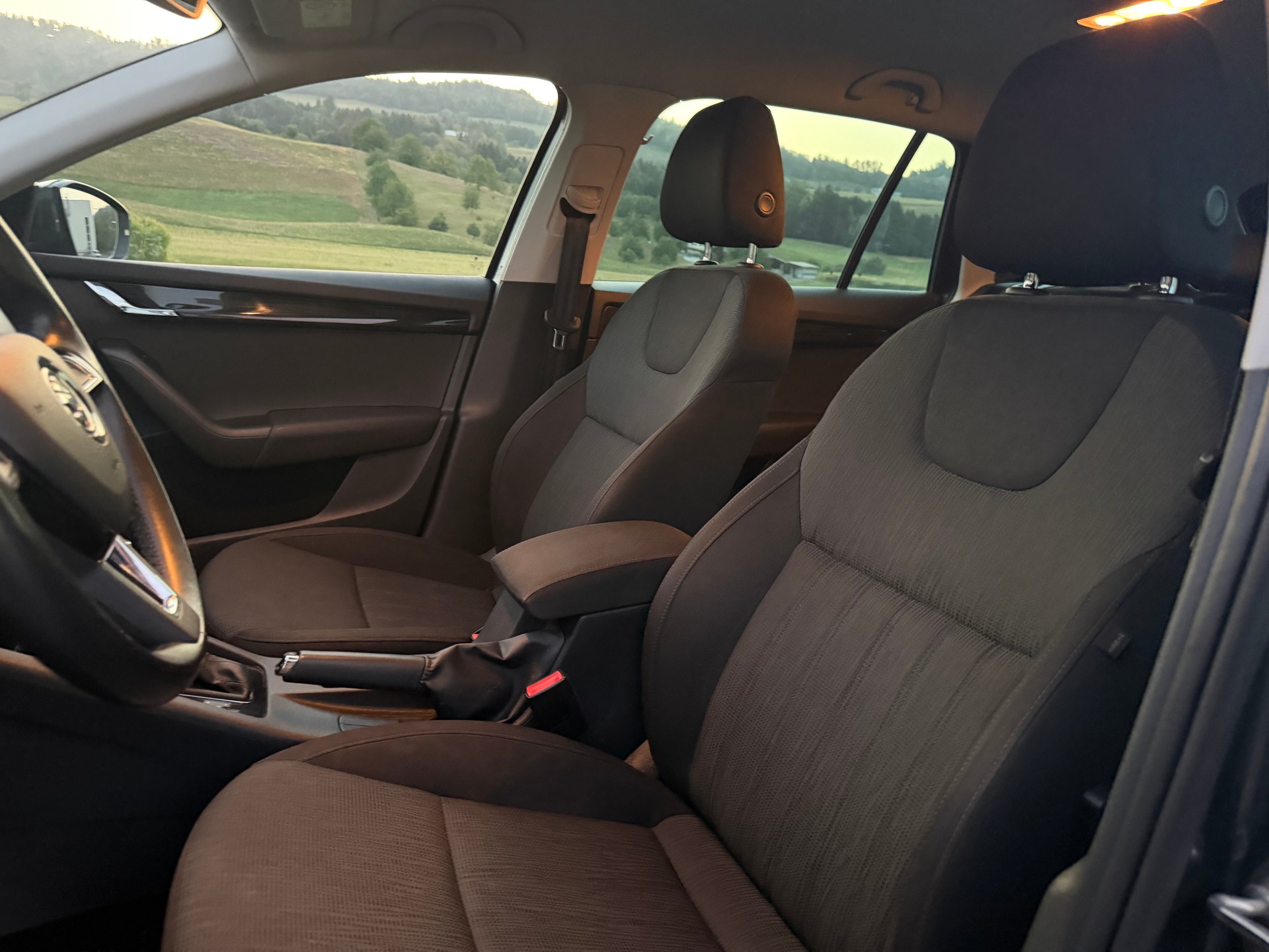 SKODA Octavia Combi 2.0 TDI Prag 4x4 DSG-image-9