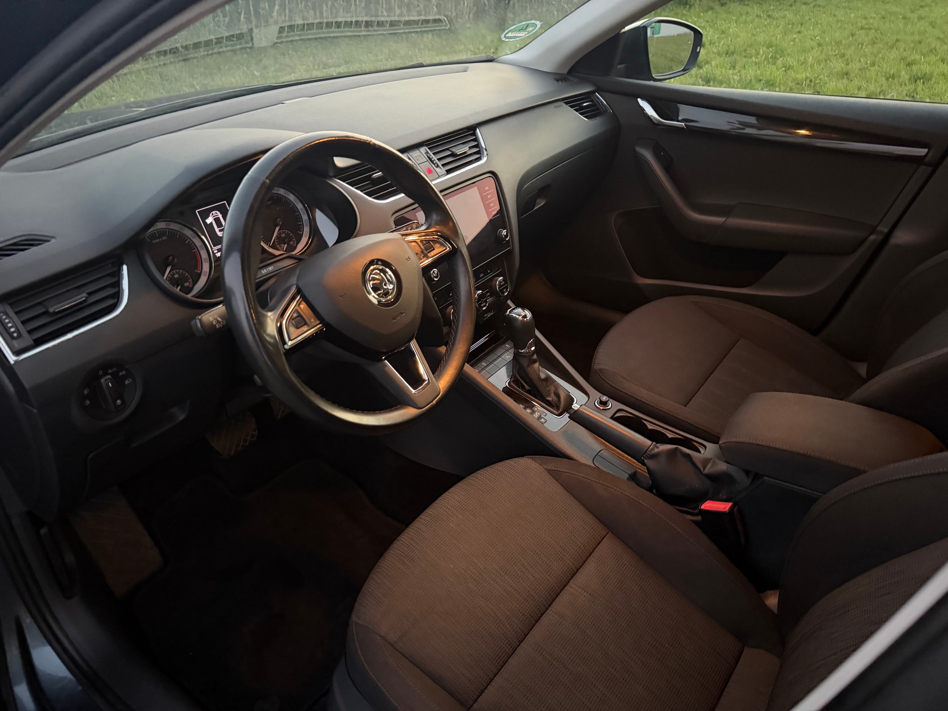 SKODA Octavia Combi 2.0 TDI Prag 4x4 DSG-image-8