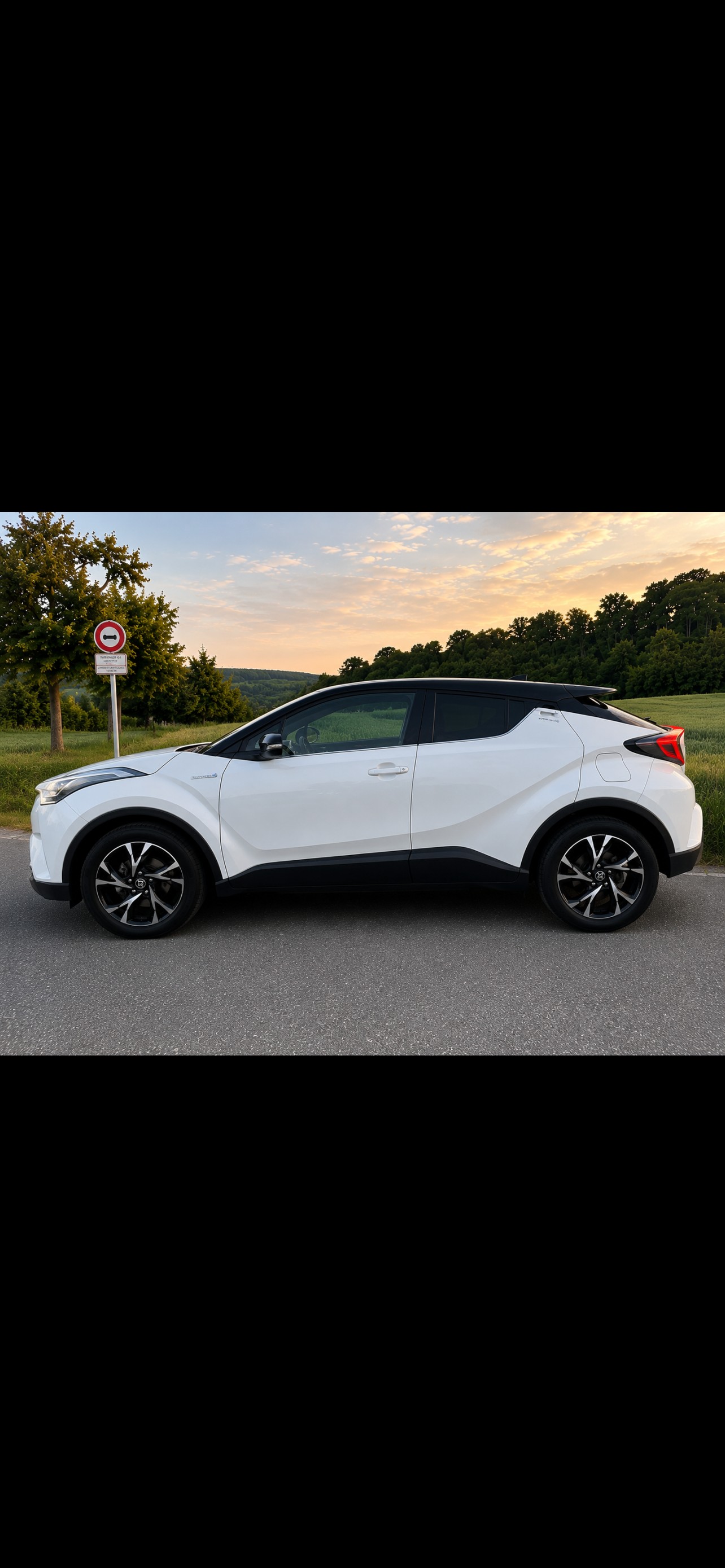 TOYOTA C-HR 1.8 HSD CVT Trend-image-1