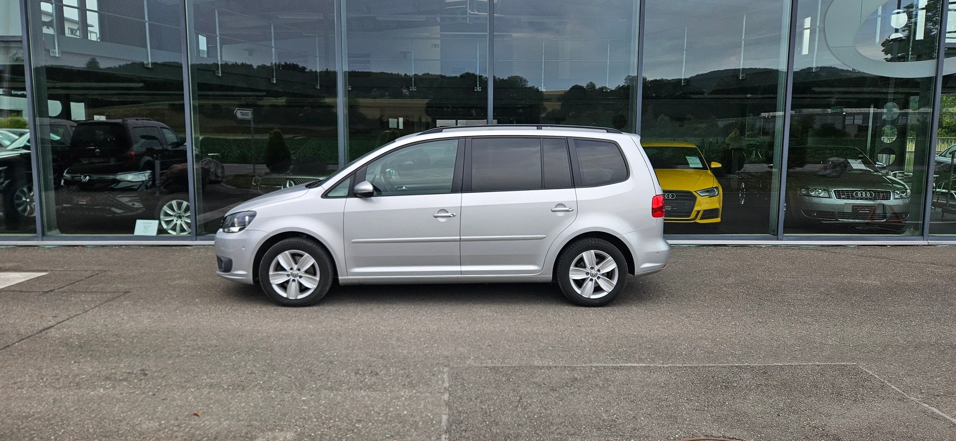 VW Touran 2.0 TDI BMT Comfortline DSG-image-0