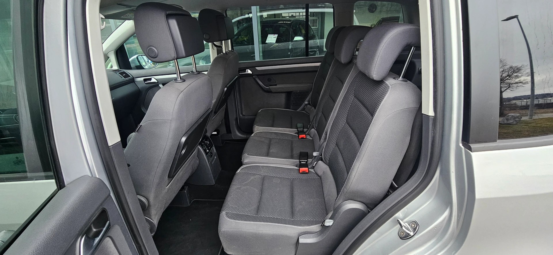 VW Touran 2.0 TDI BMT Comfortline DSG-image-11