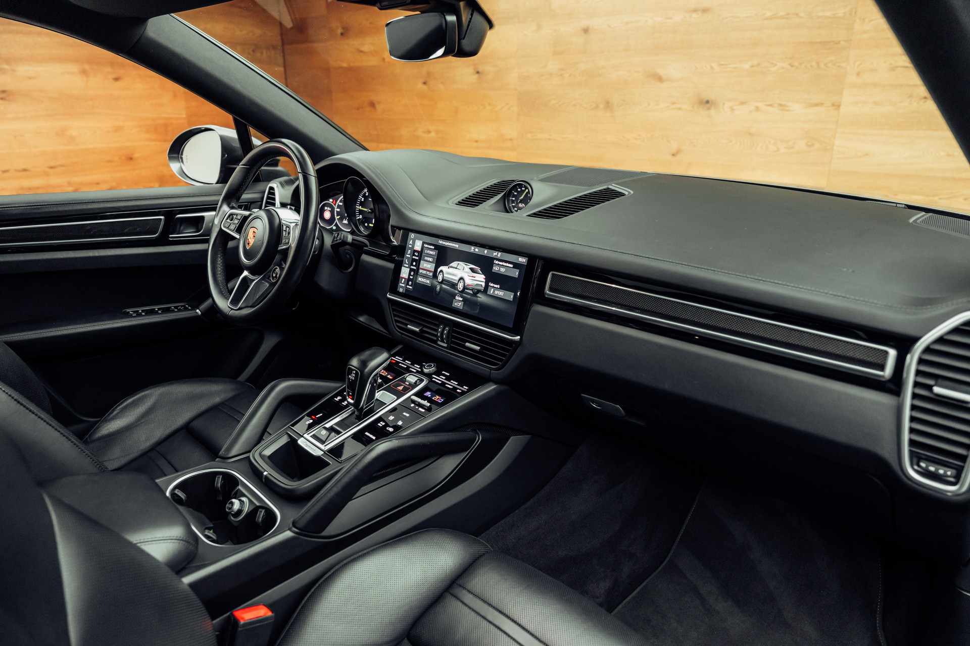 PORSCHE Cayenne Coupé E-Hybrid-image-4