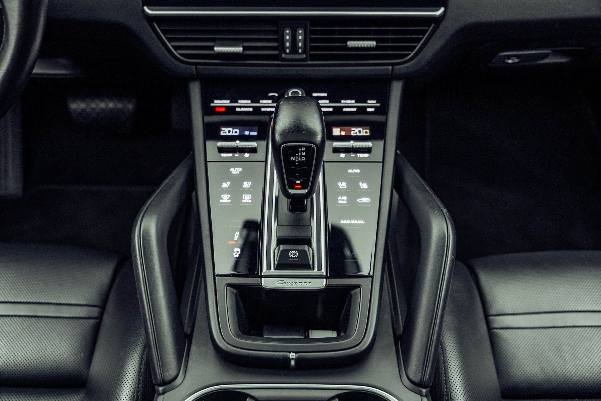 PORSCHE Cayenne Coupé E-Hybrid-image-11