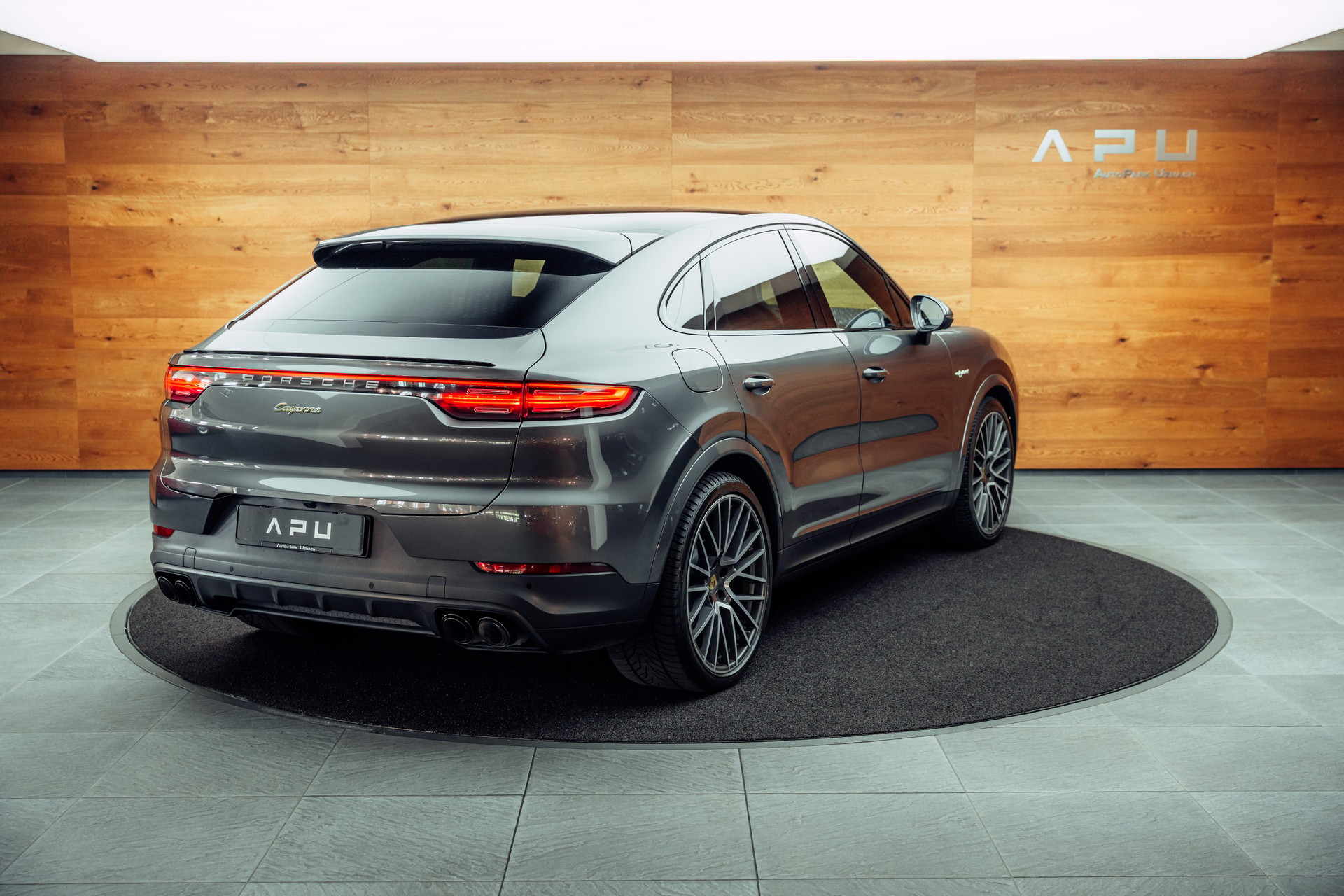 PORSCHE Cayenne Coupé E-Hybrid-showroom-element-1