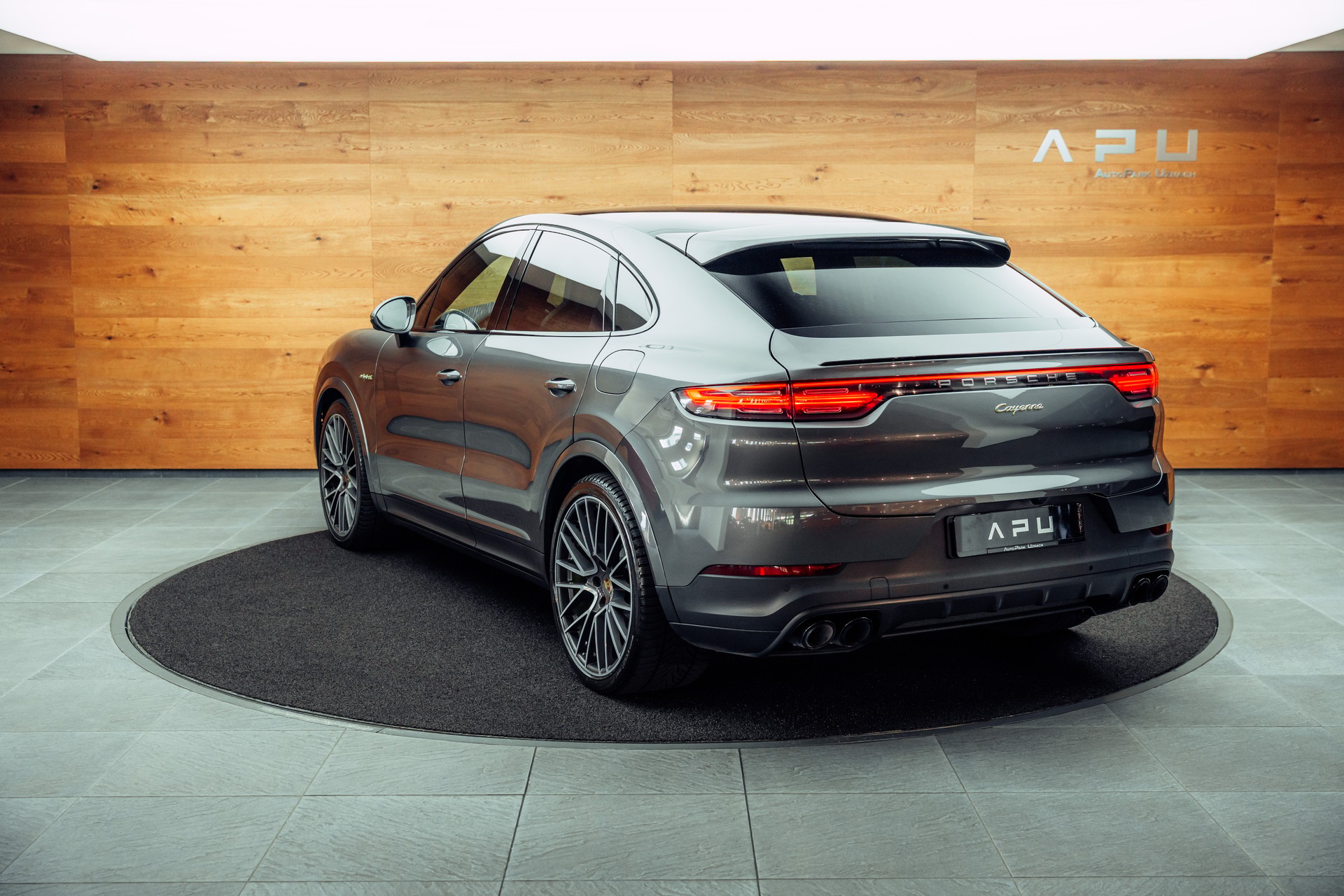 PORSCHE Cayenne Coupé E-Hybrid-showroom-element-2