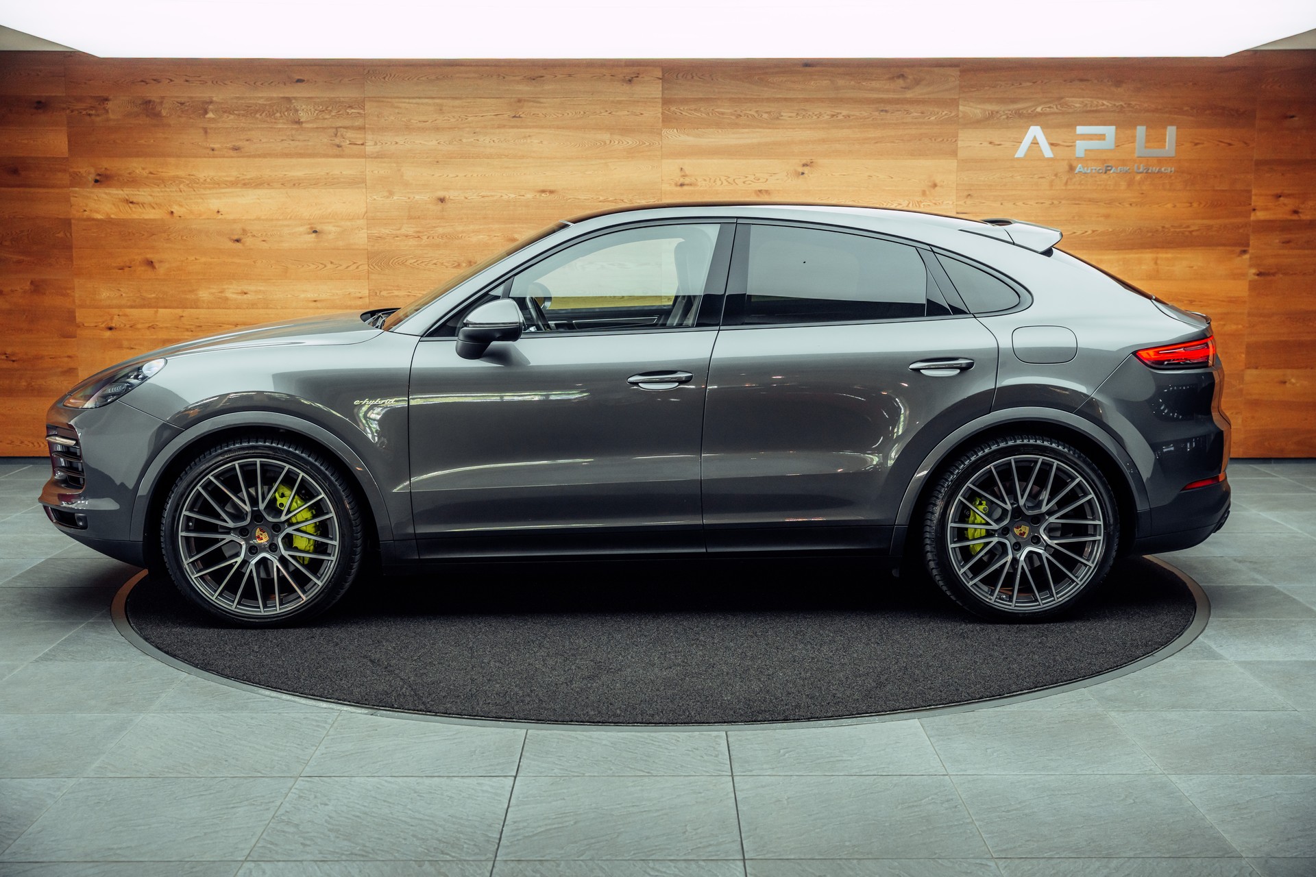 PORSCHE Cayenne Coupé E-Hybrid-image-8