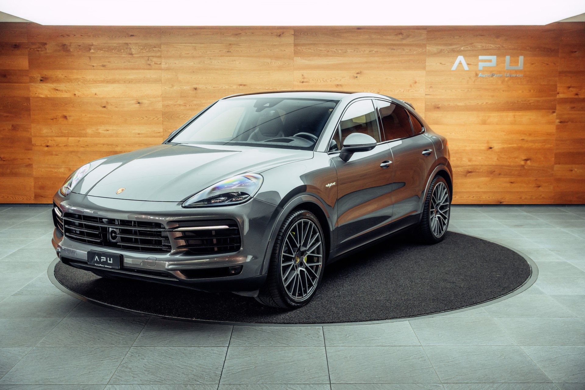 PORSCHE Cayenne Coupé E-Hybrid-showroom-element-3