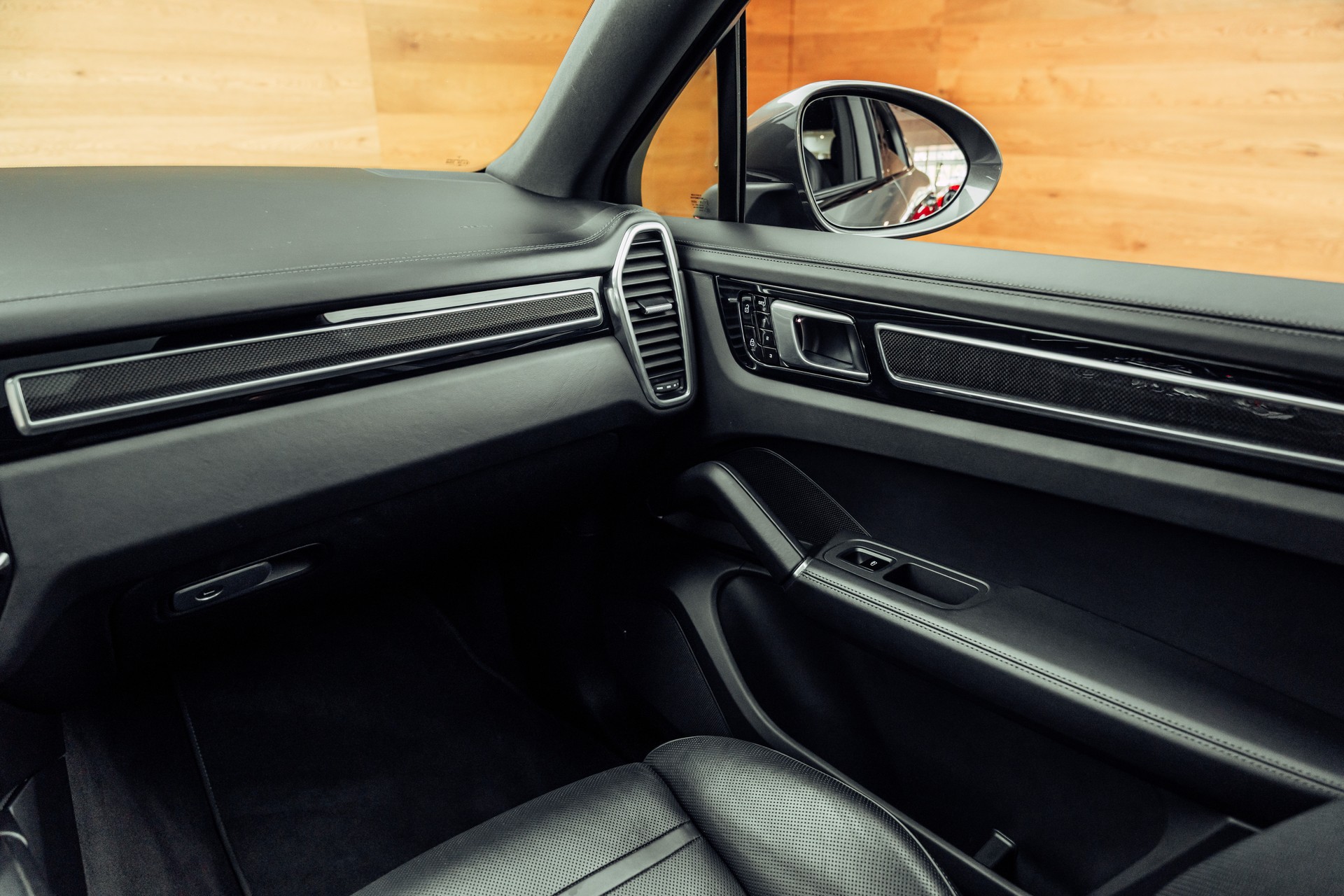 PORSCHE Cayenne Coupé E-Hybrid-image-10