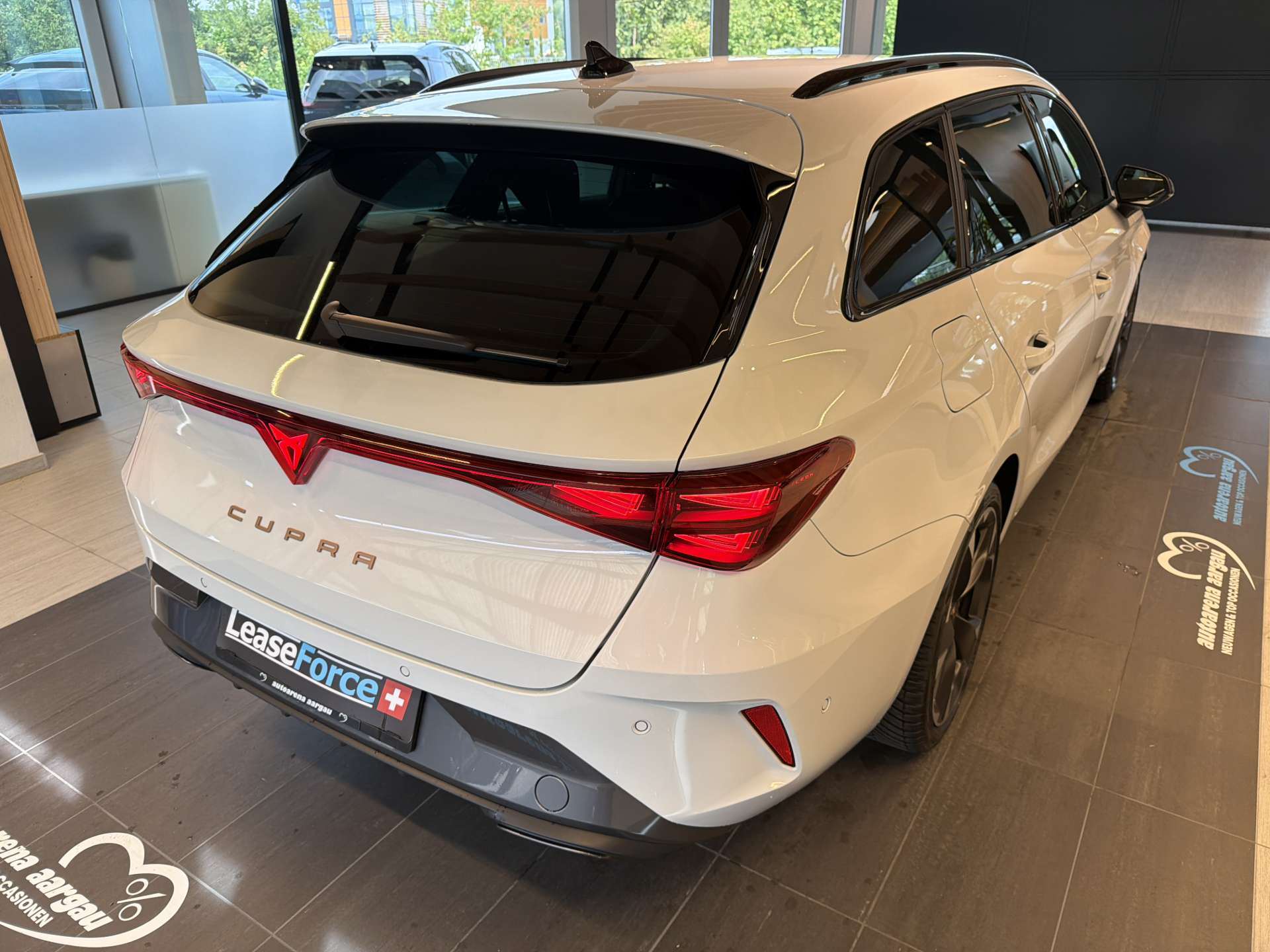 CUPRA LEON ST 2.0 TDi DSG-Automat-image-2