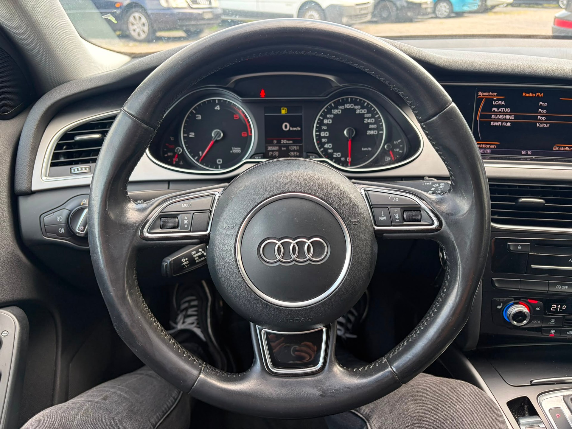 AUDI A4 Avant 2.0 TDI multitronic-image-9