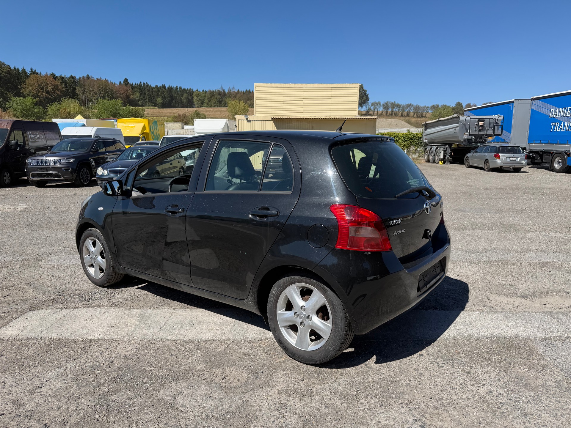 TOYOTA Yaris 1.3 Linea Sol-image-3