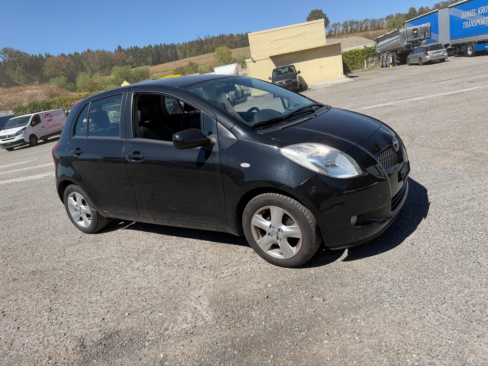 TOYOTA Yaris 1.3 Linea Sol-image-1
