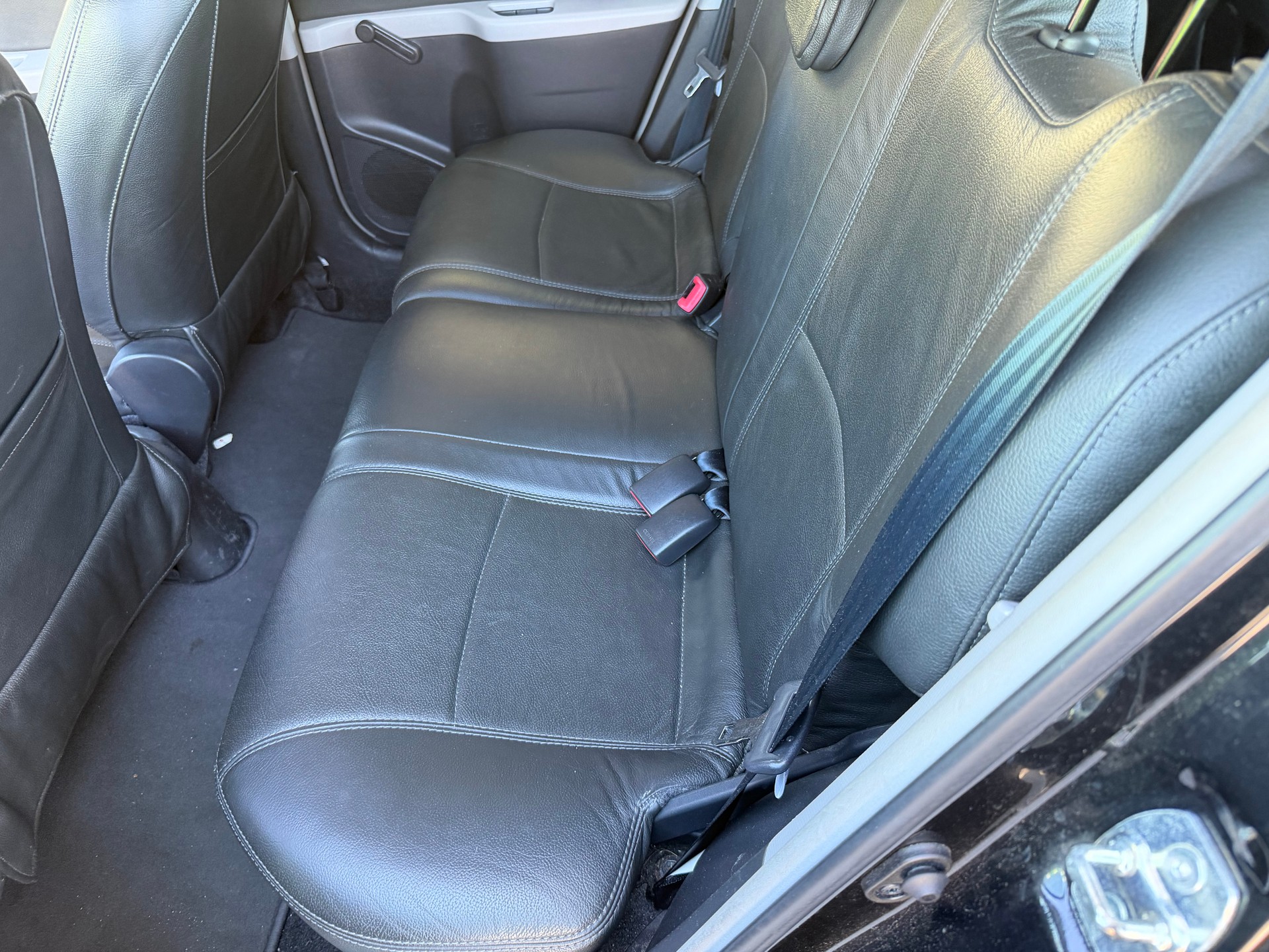 TOYOTA Yaris 1.3 Linea Sol-image-6