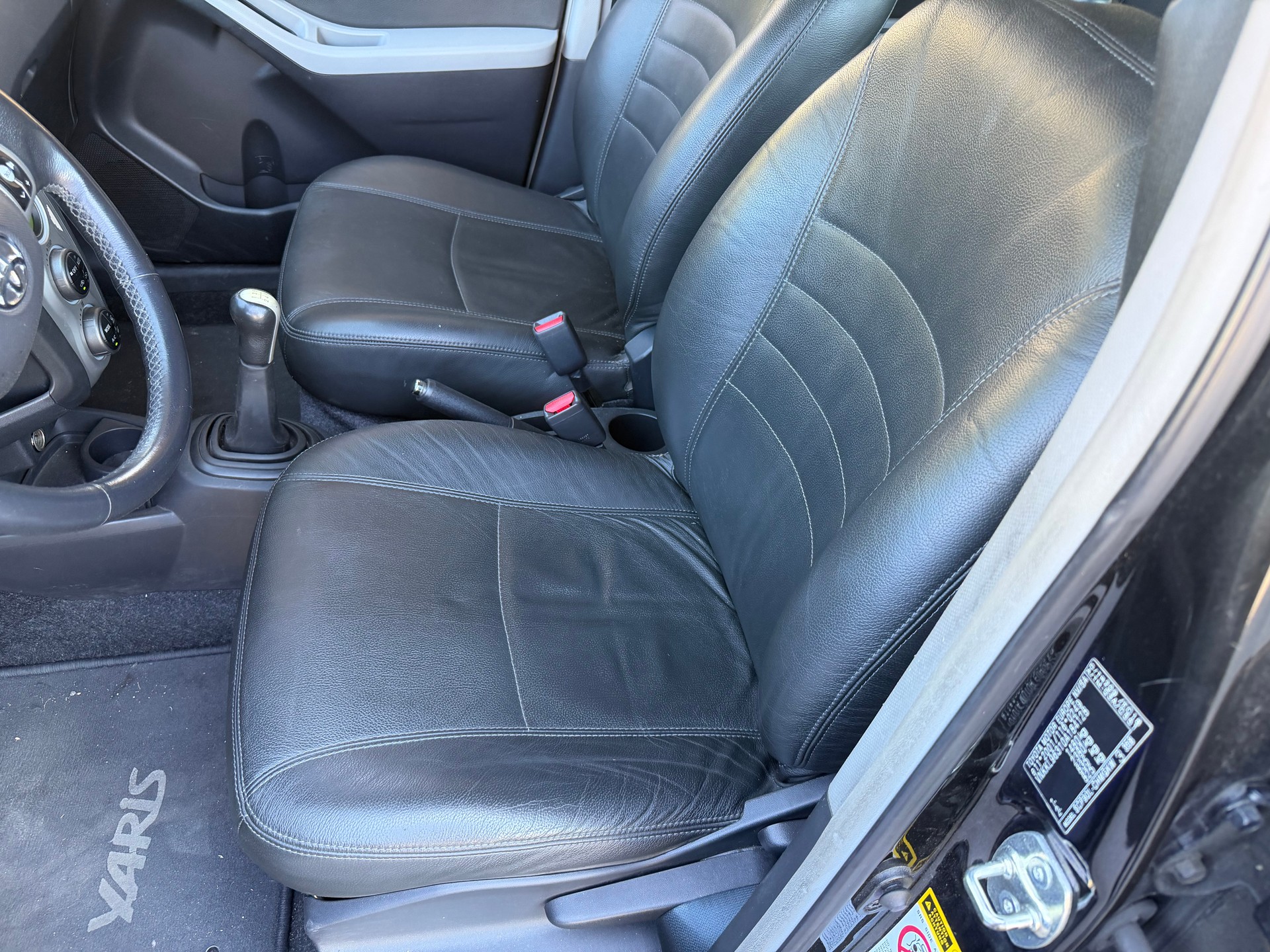 TOYOTA Yaris 1.3 Linea Sol-image-5
