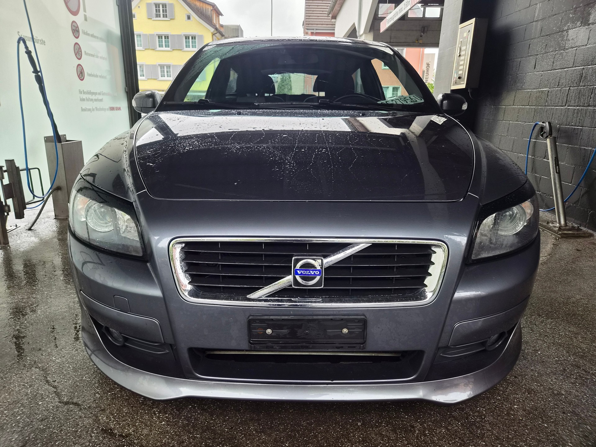 VOLVO C30 T5 Momentum-image-1