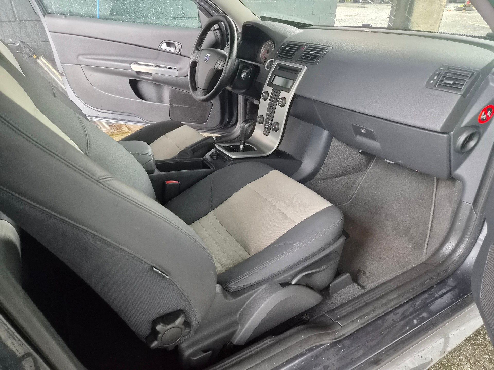 VOLVO C30 T5 Momentum-image-12
