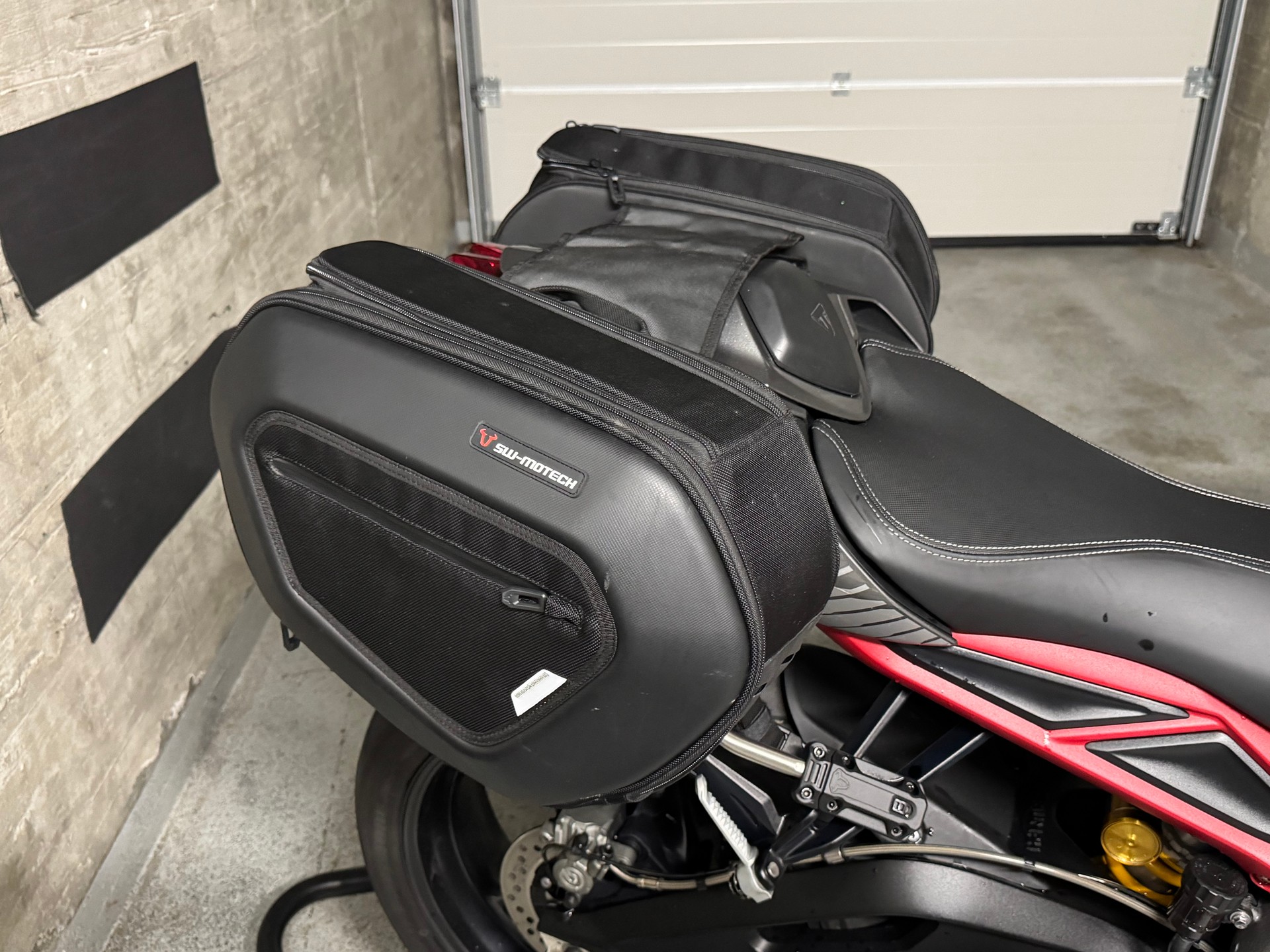 TRIUMPH Street Triple RS 765 ABS-image-11