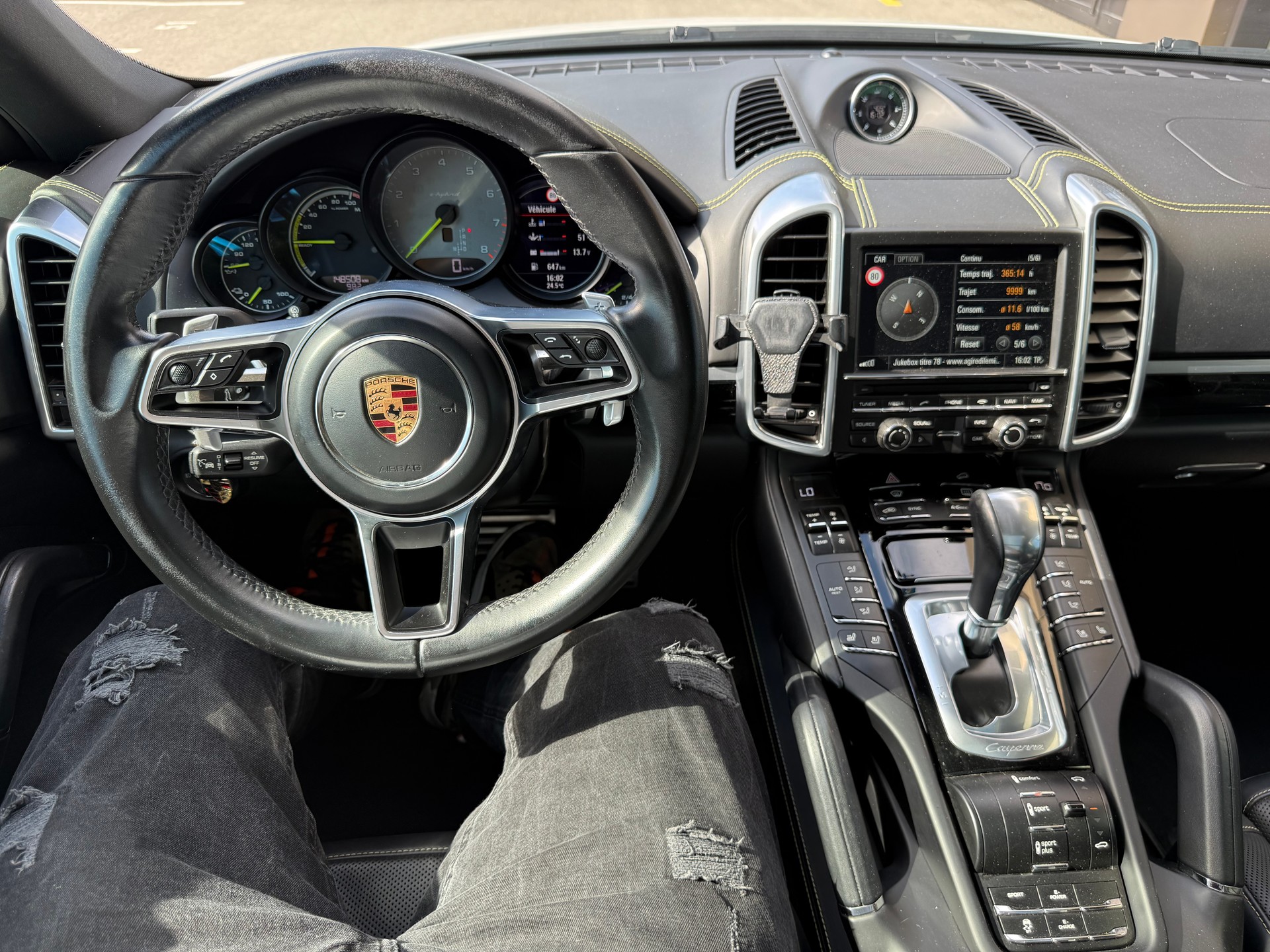 PORSCHE Cayenne S E-Hybrid Platinum Edition-image-13
