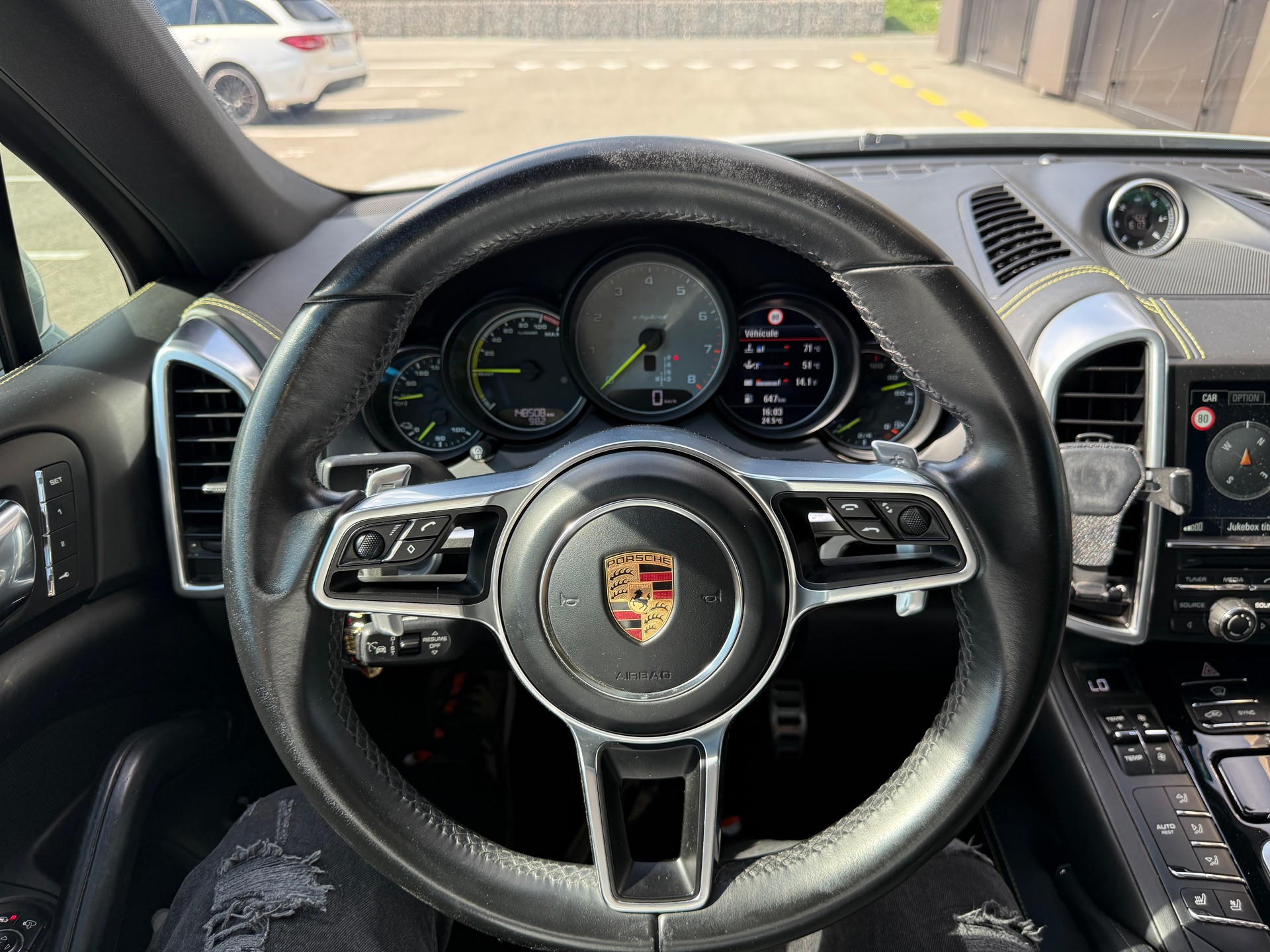 PORSCHE Cayenne S E-Hybrid Platinum Edition-image-11