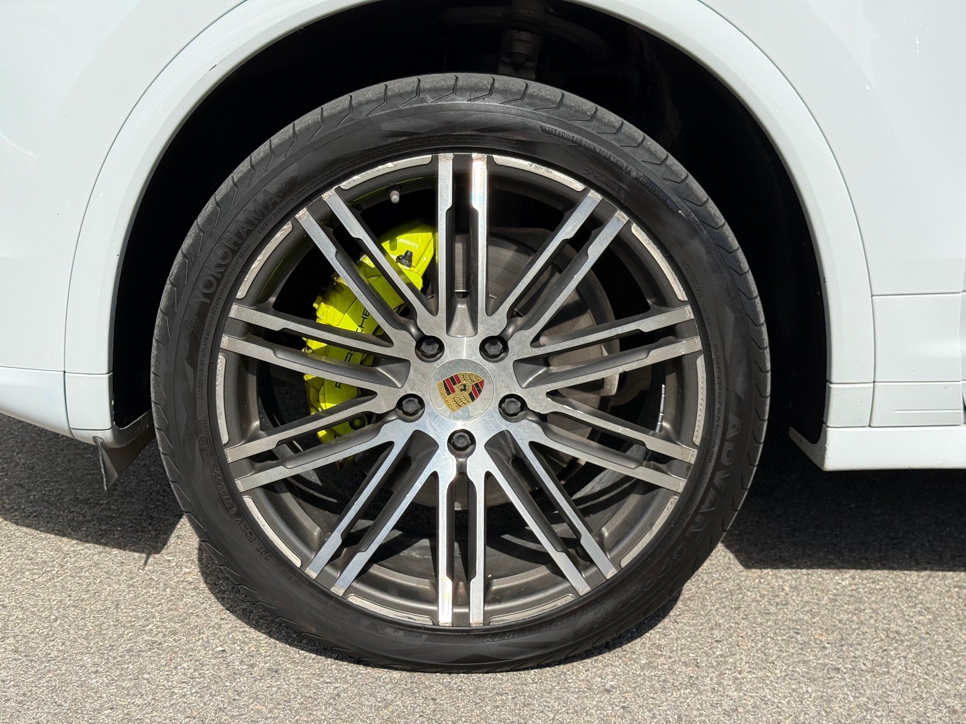 PORSCHE Cayenne S E-Hybrid Platinum Edition-image-14