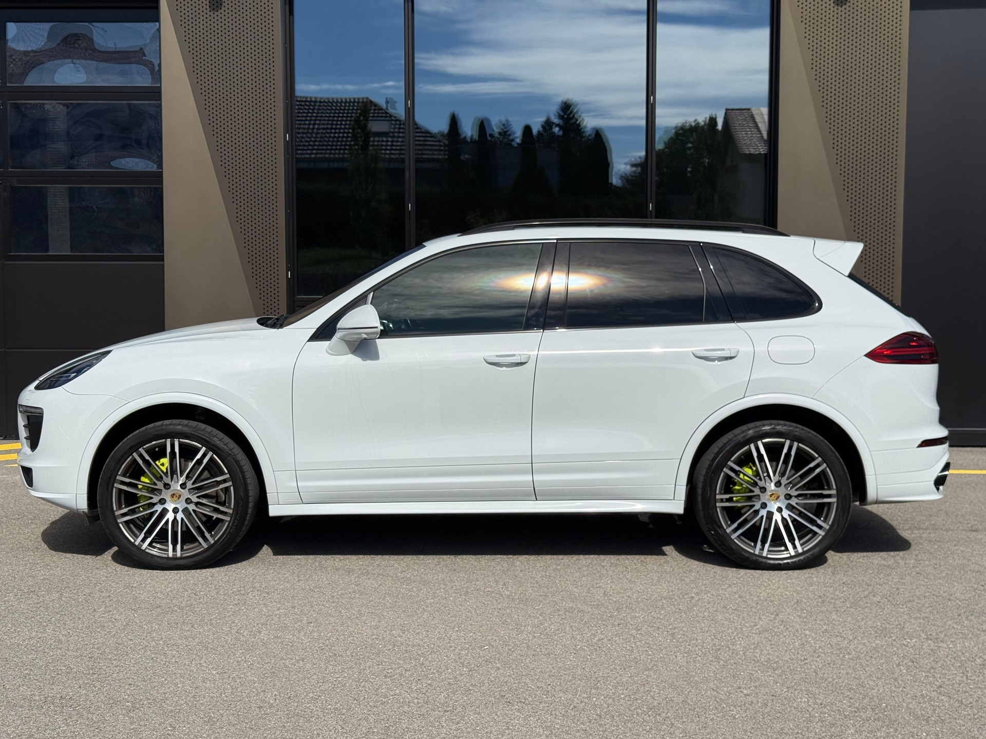 PORSCHE Cayenne S E-Hybrid Platinum Edition-image-6