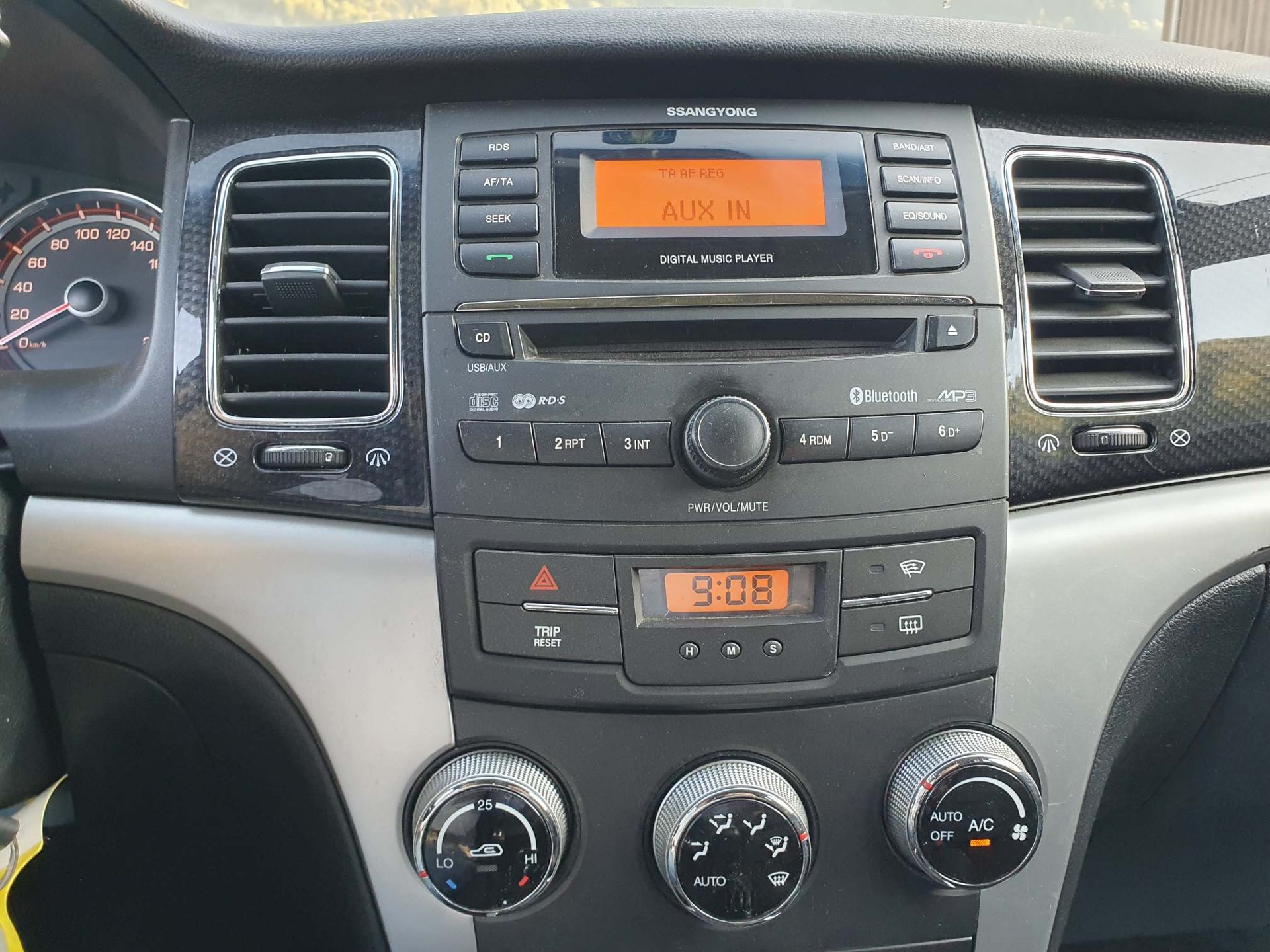 KGM-SsangYong Korando 2.0 XDi Green Edition 4WD-image-13