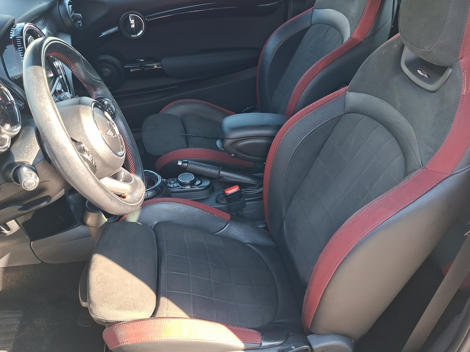 MINI Cooper John Cooper Works Steptronic-image-4