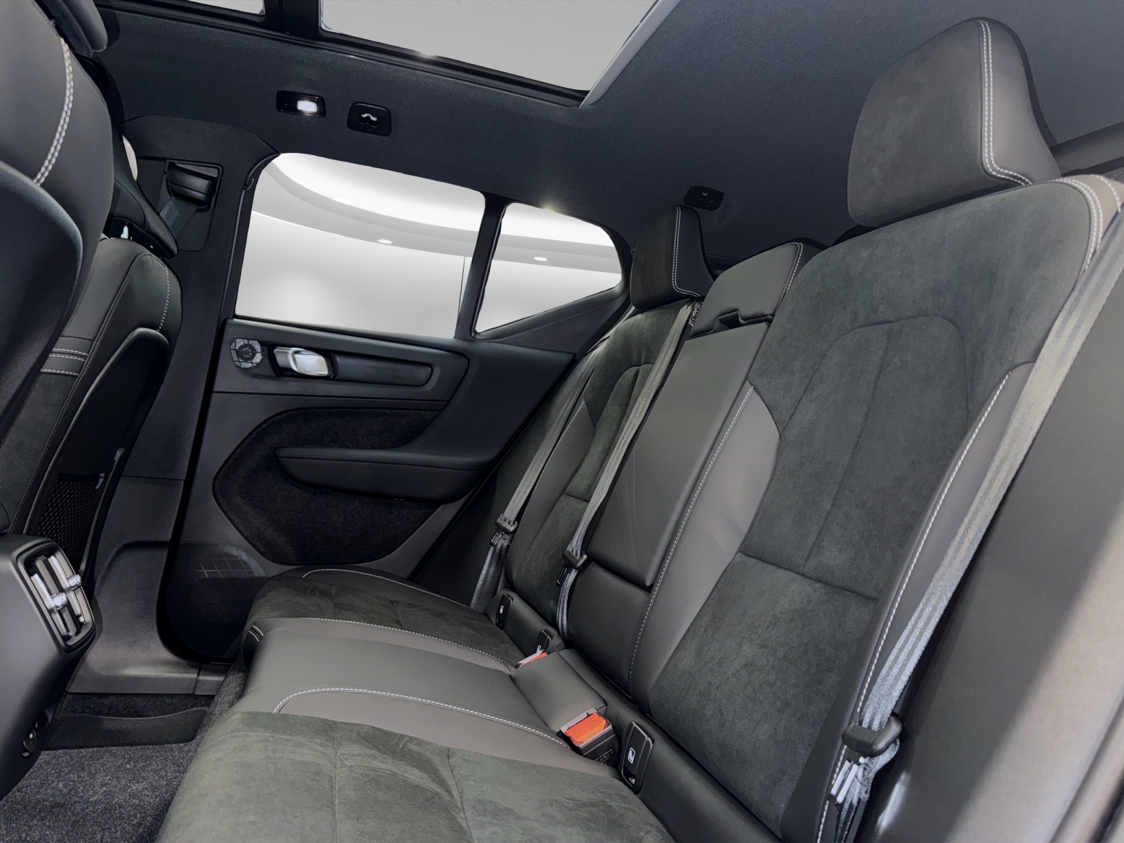 VOLVO EX40 Twin Performance Ultra AWD-image-10