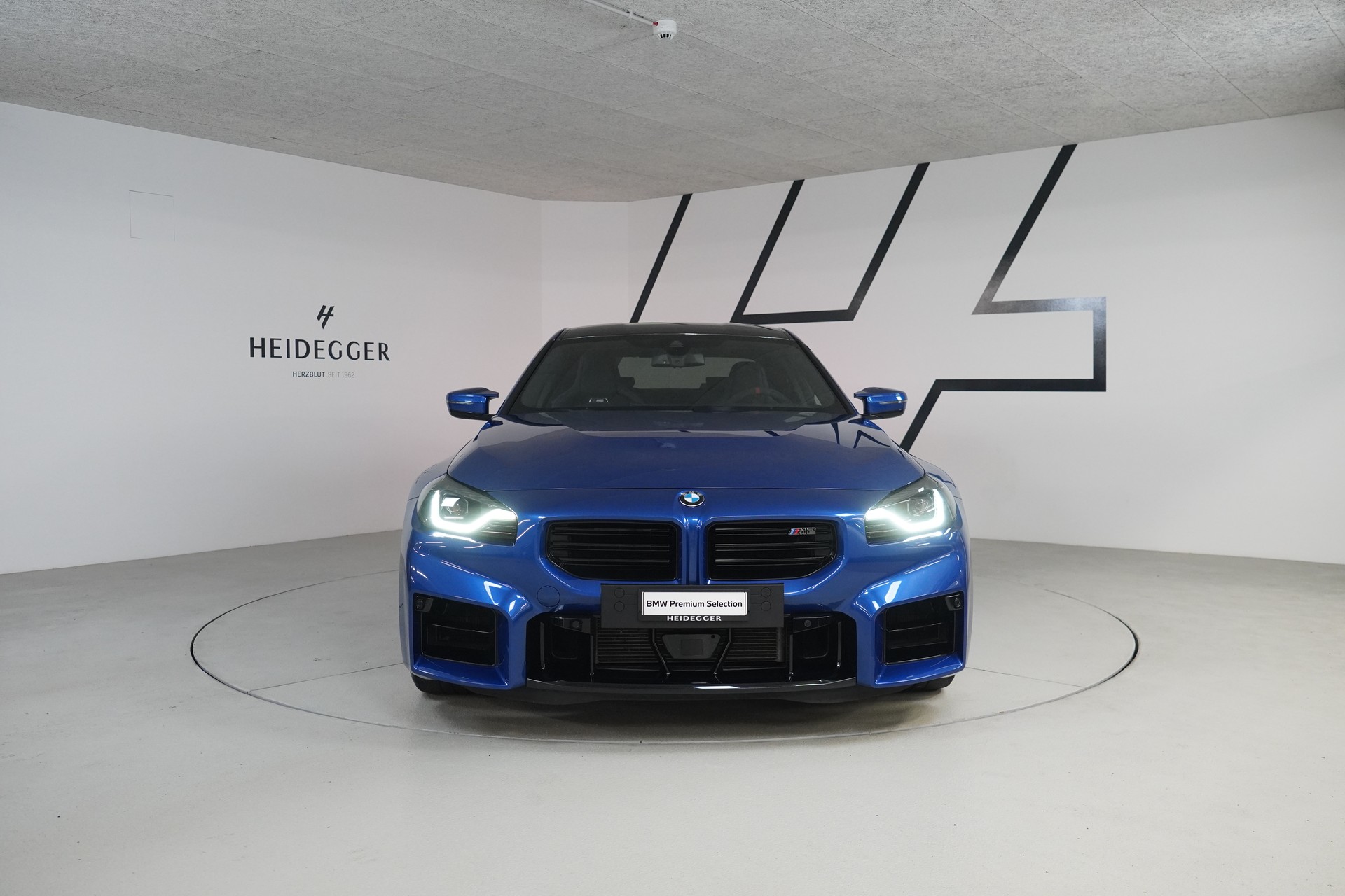 BMW M2 Steptronic-showroom-element-1
