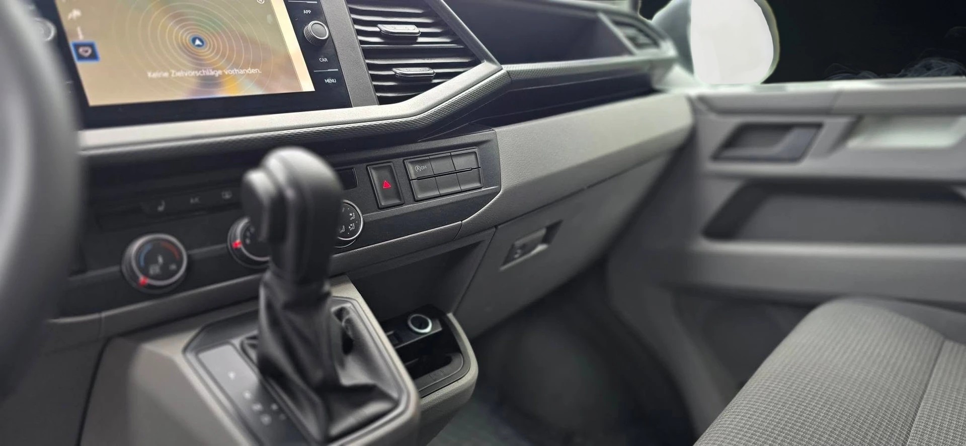 VW T6.1 2.0 TDI 4Motion DSG-image-15