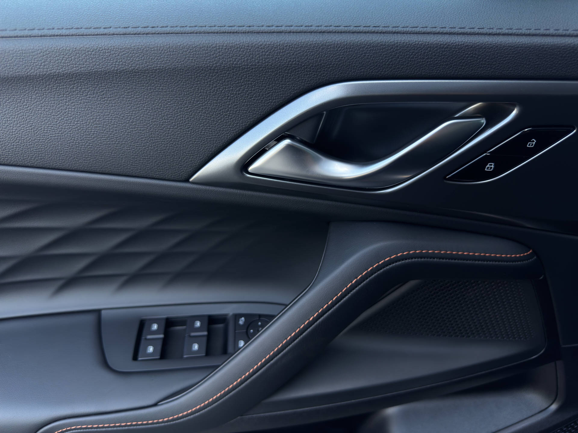 MG HS 1.5 Hybrid Luxury-image-8