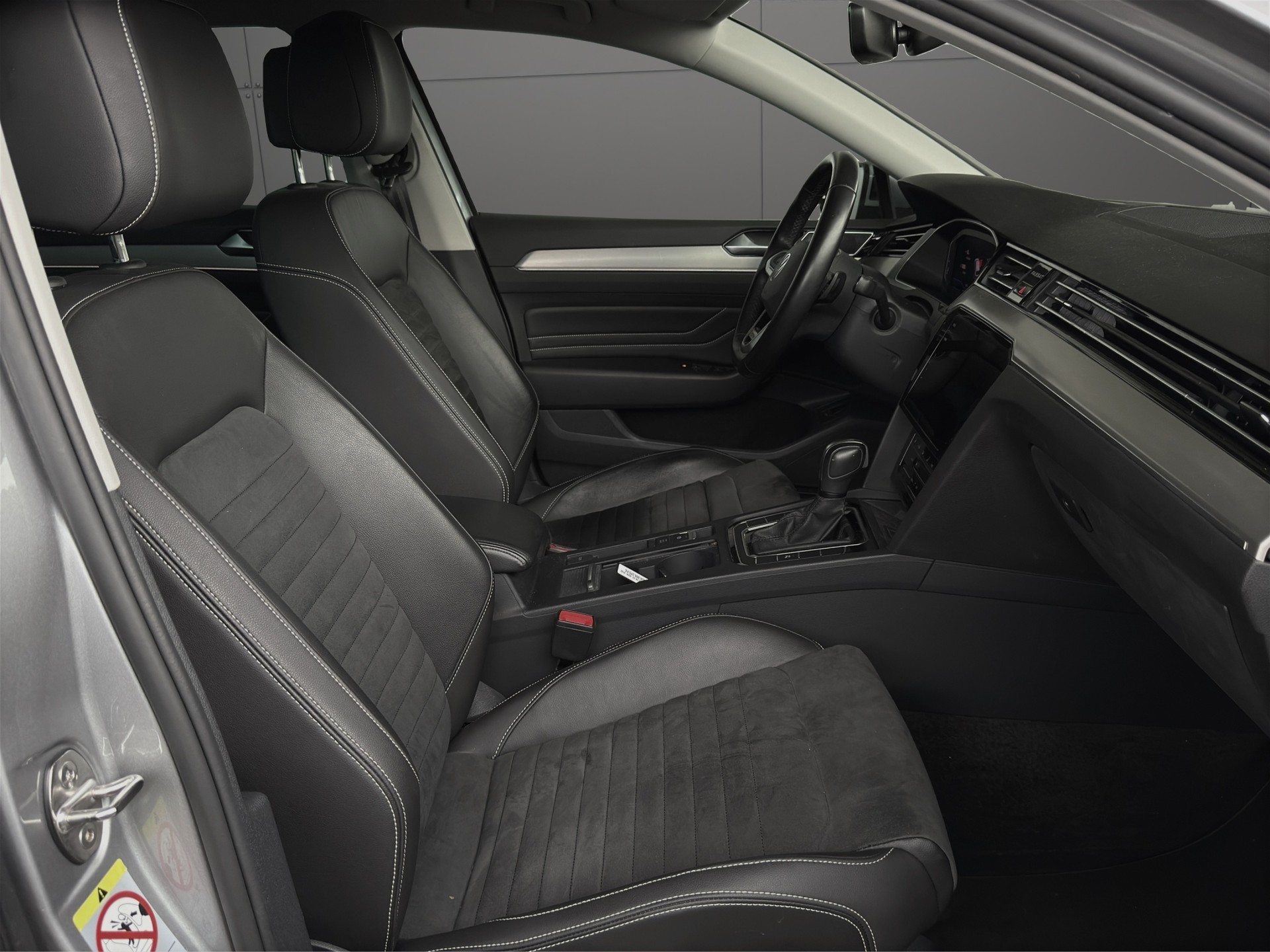 VW Passat 2.0 TDI BMT Elegance 4Motion DSG-image-10