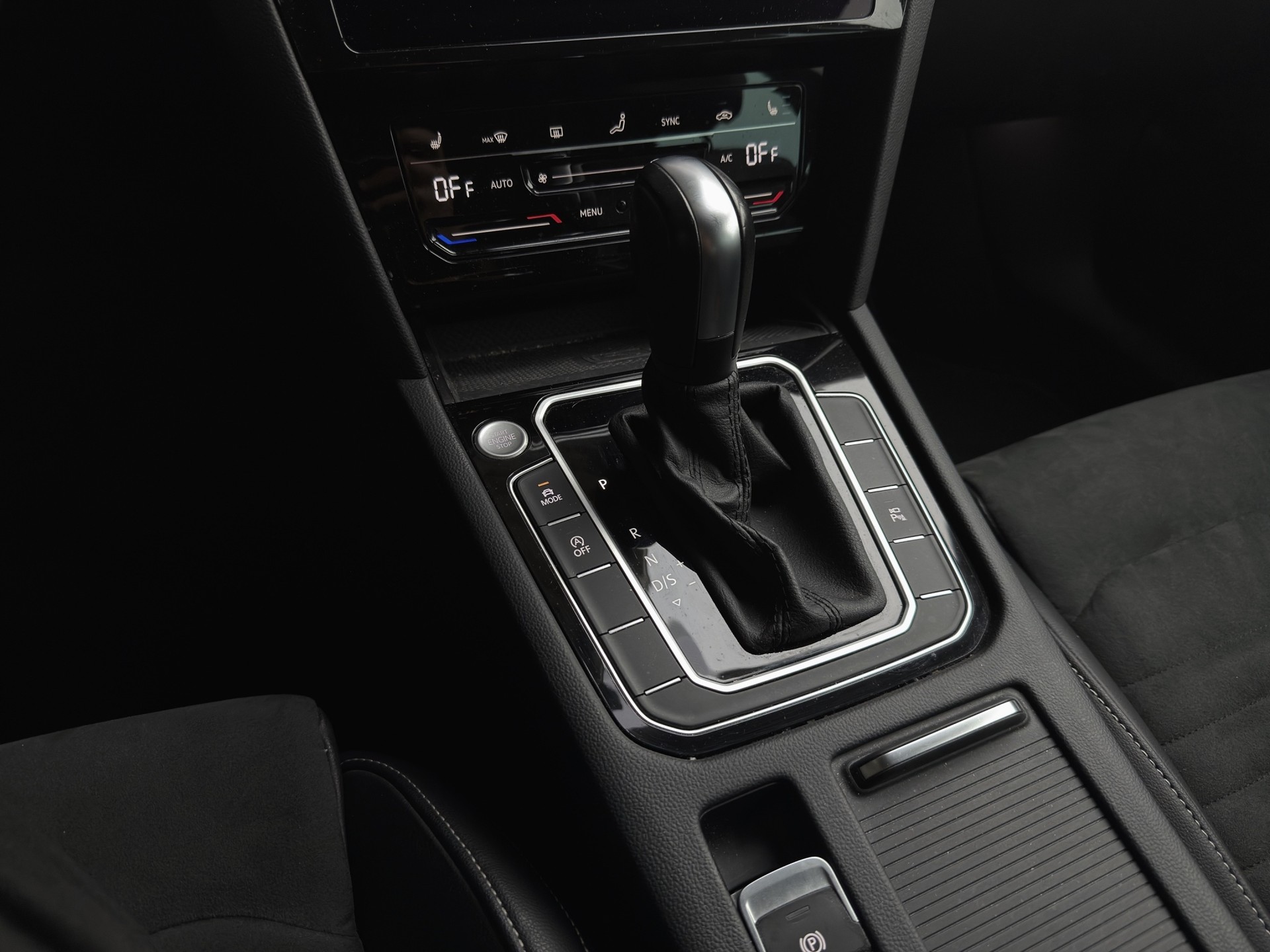 VW Passat 2.0 TDI BMT Elegance 4Motion DSG-image-13