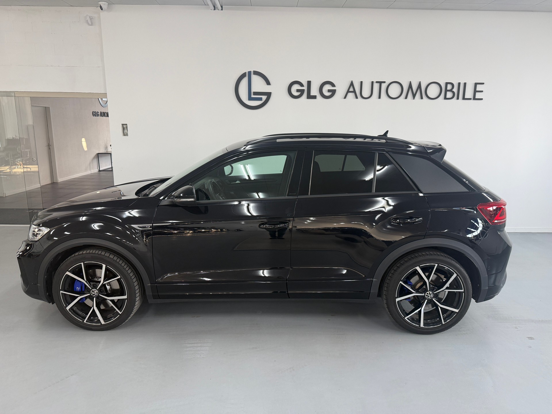 VW T-Roc 2.0 TSI R DSG 4Motion-image-1