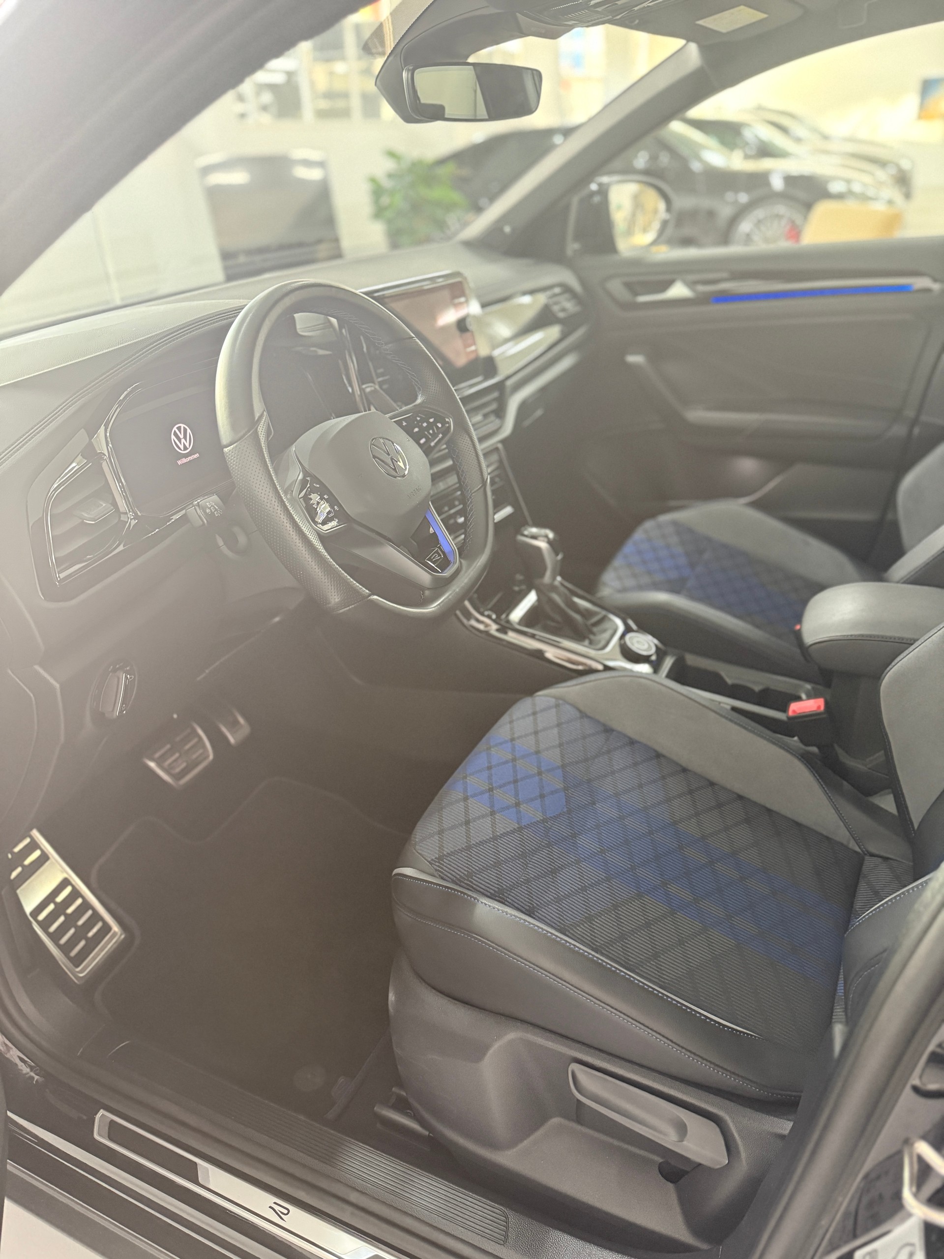 VW T-Roc 2.0 TSI R DSG 4Motion-image-6