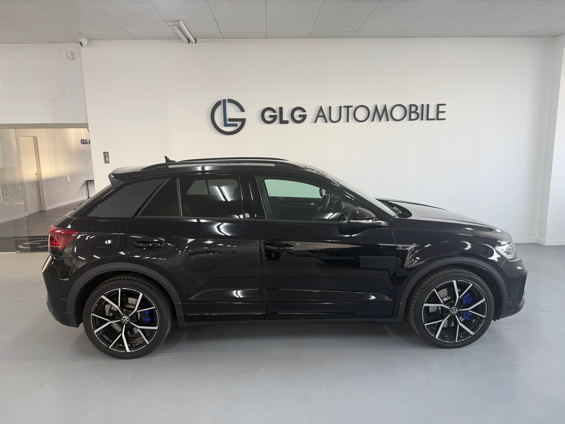 VW T-Roc 2.0 TSI R DSG 4Motion-image-4