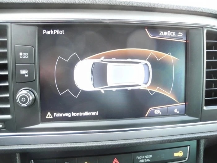 SEAT Leon ST 2.0 TDI CR Style DSG ** Gr.Navi ** PDC ** Abstandsregelsystem ** Sitzheizung **-image-7
