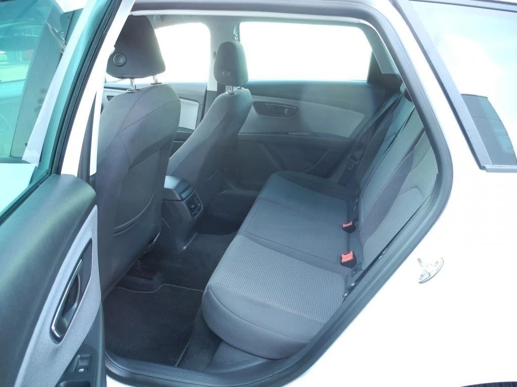 SEAT Leon ST 2.0 TDI CR Style DSG ** Gr.Navi ** PDC ** Abstandsregelsystem ** Sitzheizung **-image-10