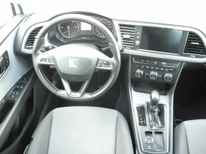 SEAT Leon ST 2.0 TDI CR Style DSG ** Gr.Navi ** PDC ** Abstandsregelsystem ** Sitzheizung **-image-8