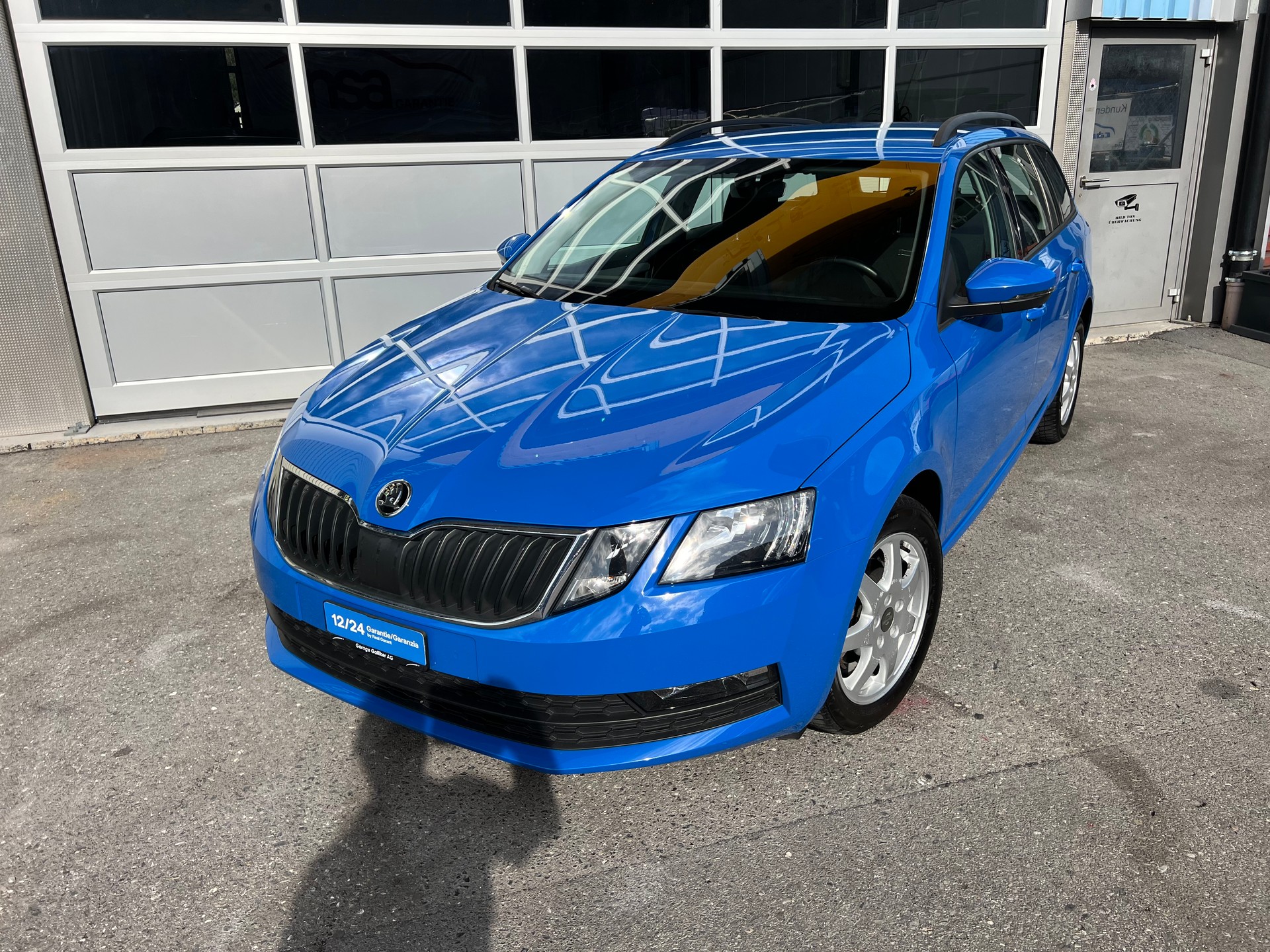 SKODA Octavia Combi 1.6 TDI Ambition-image-2