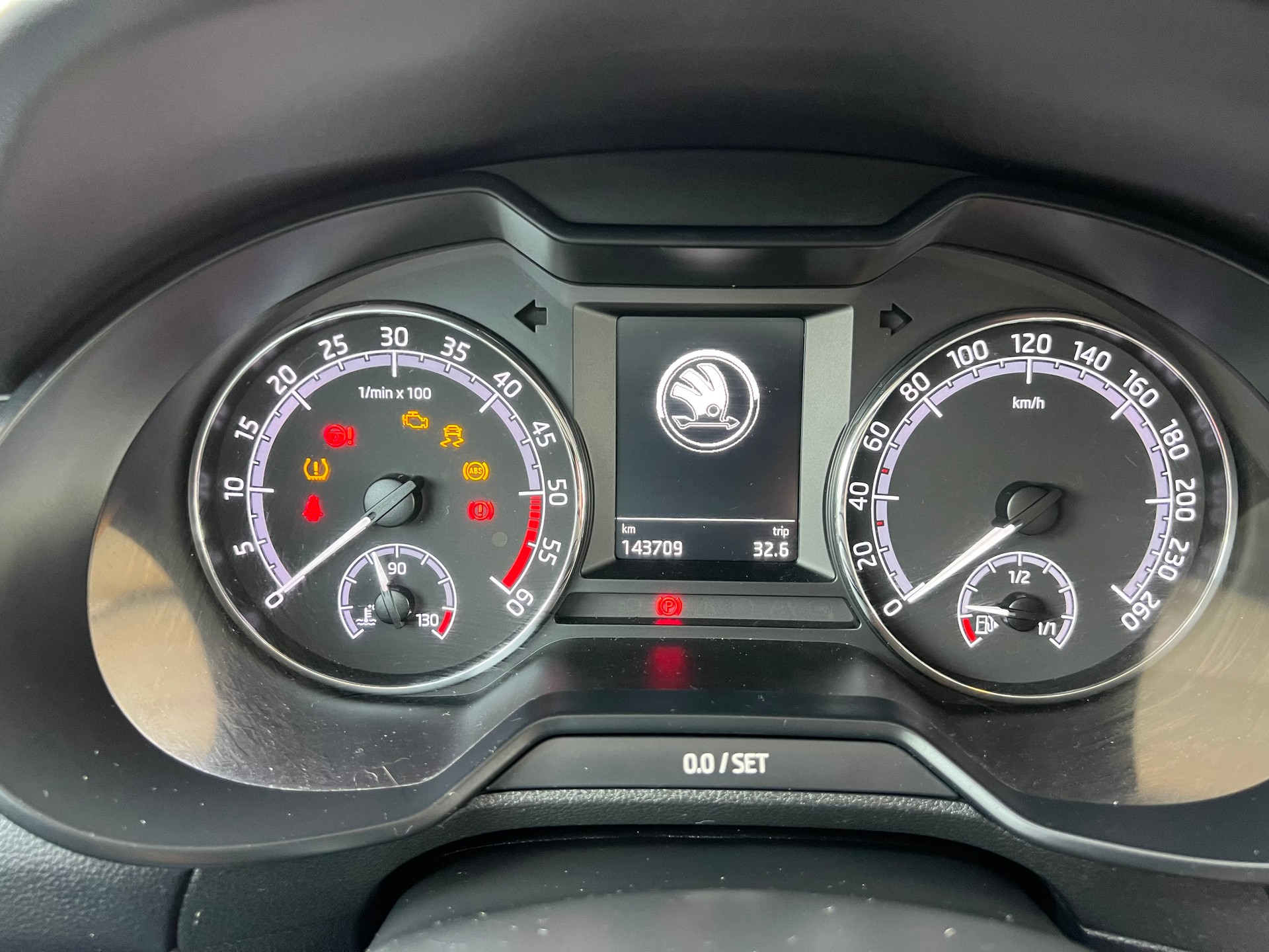 SKODA Octavia Combi 1.6 TDI Ambition-image-19