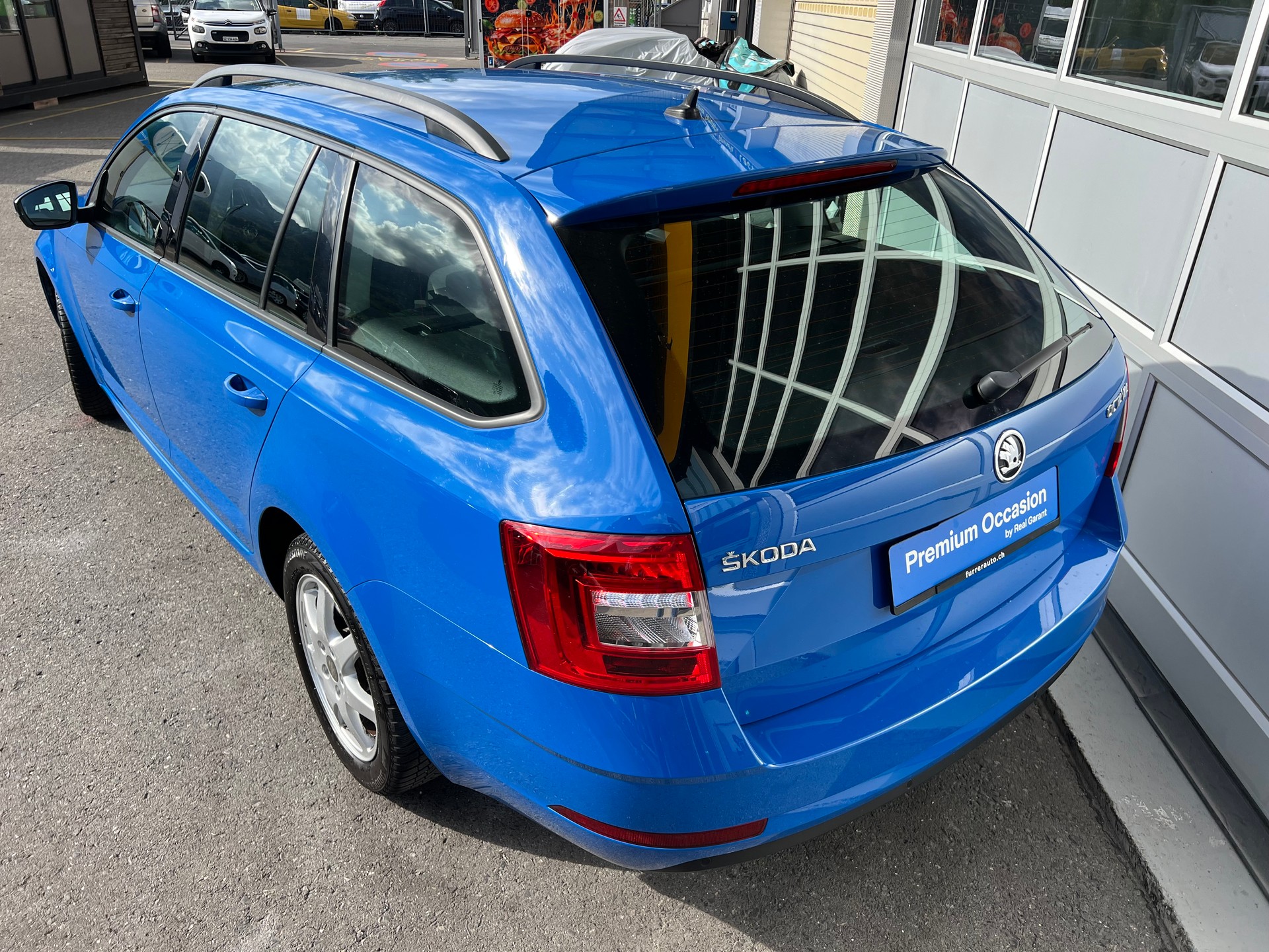 SKODA Octavia Combi 1.6 TDI Ambition-image-3