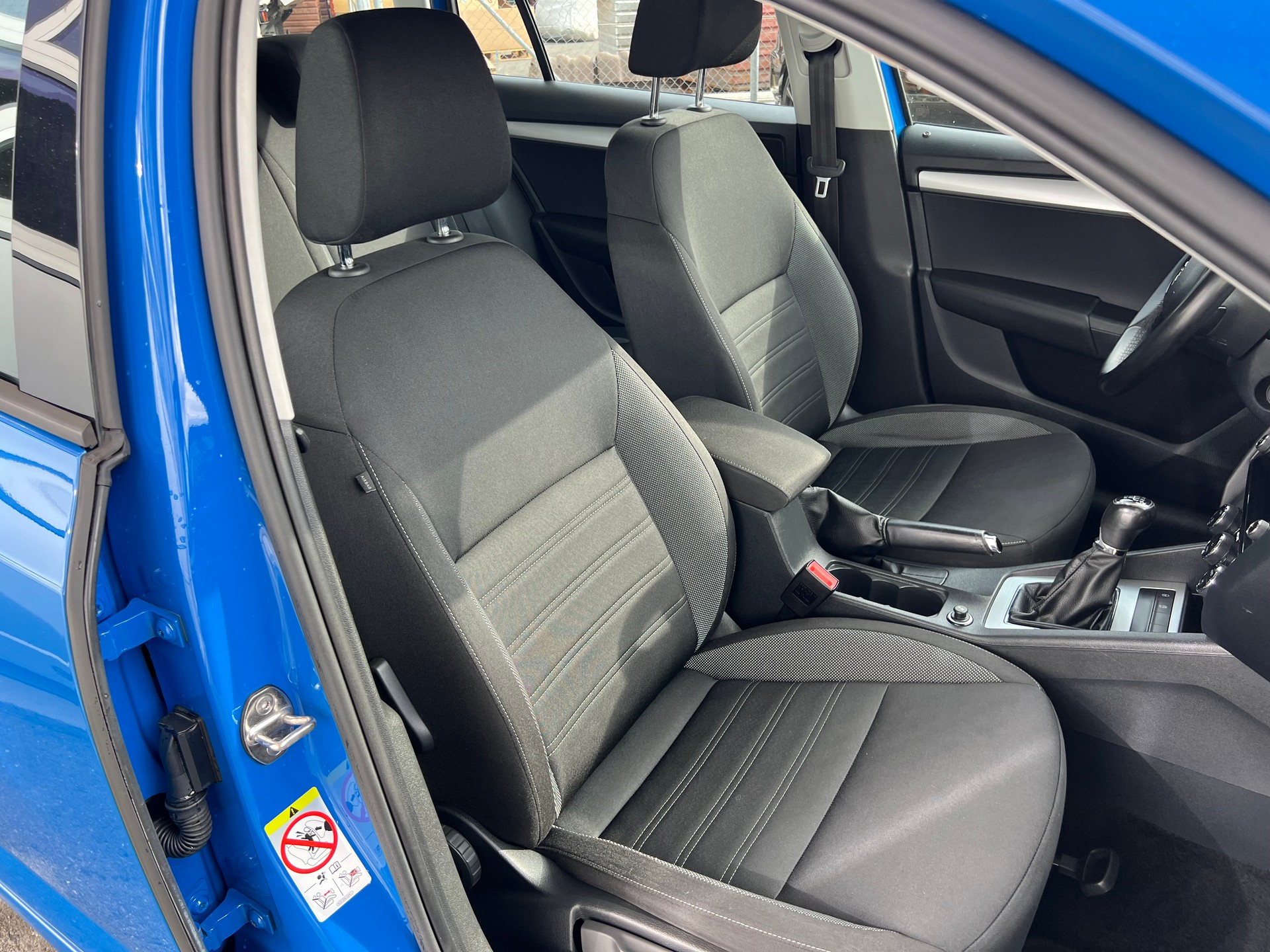 SKODA Octavia Combi 1.6 TDI Ambition-image-9