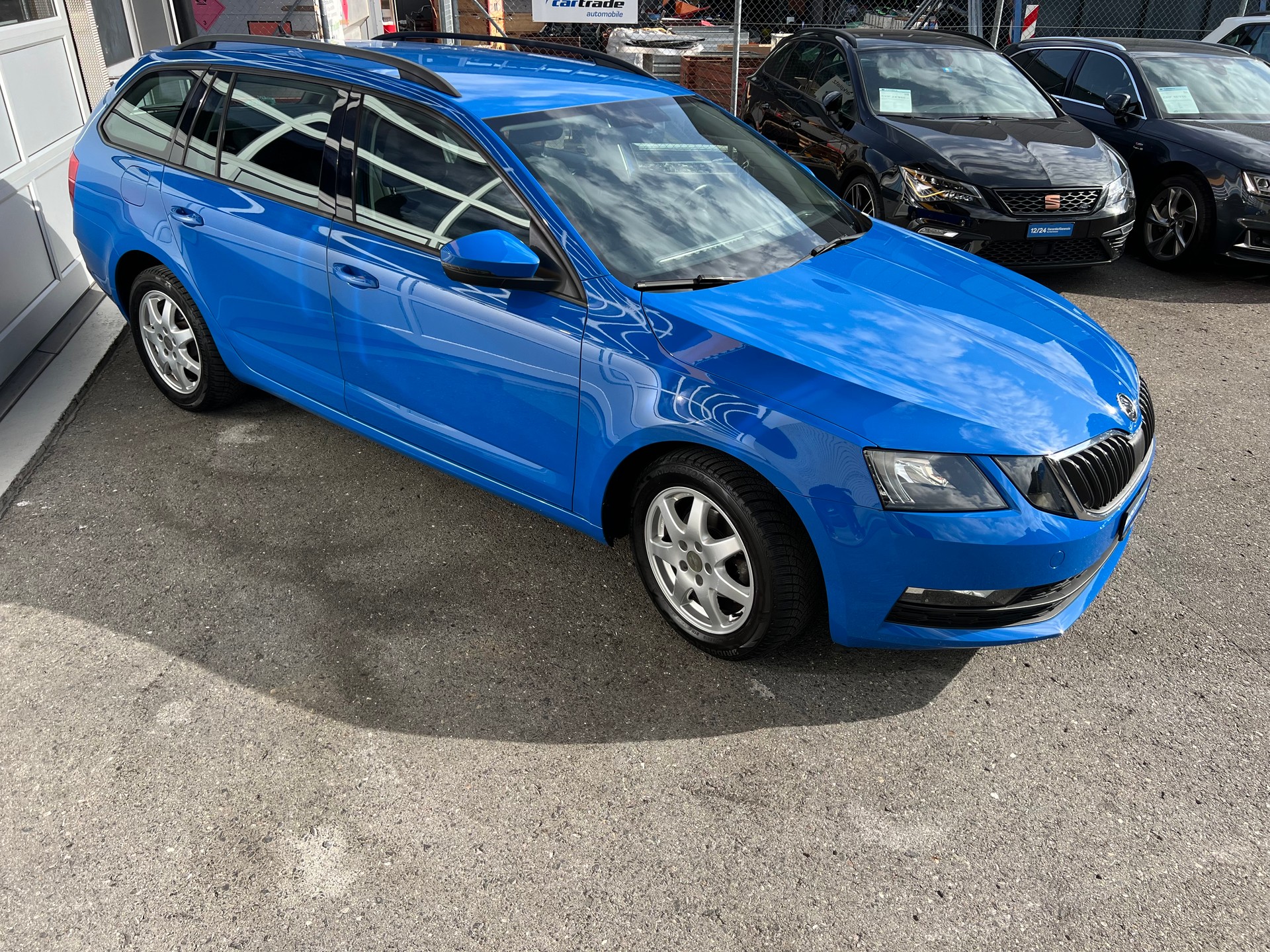 SKODA Octavia Combi 1.6 TDI Ambition-image-4
