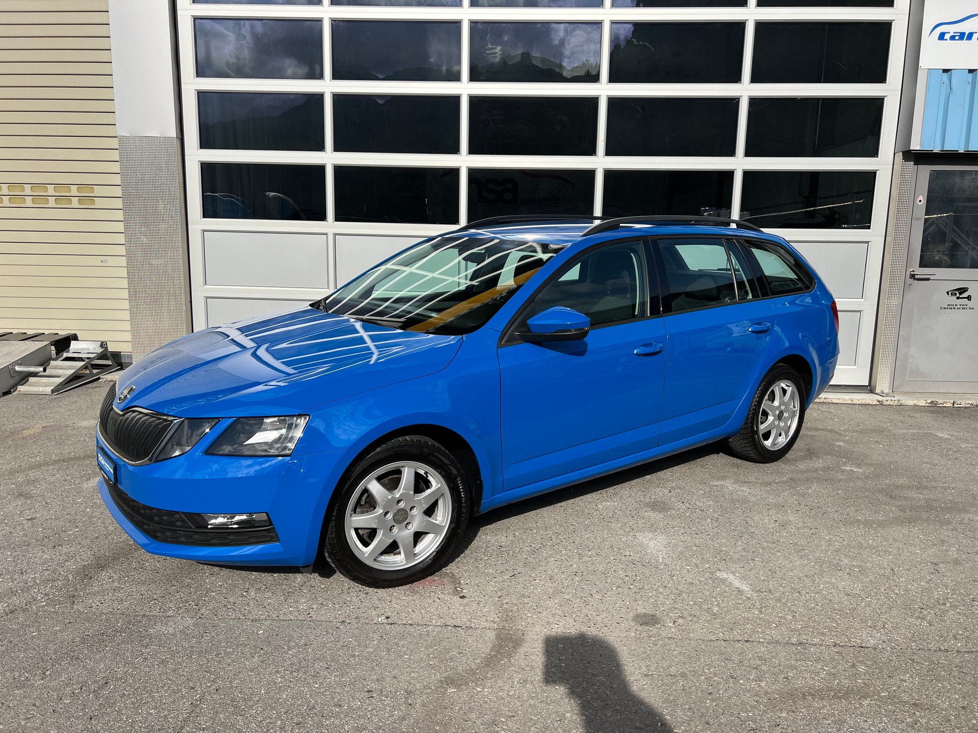 SKODA Octavia Combi 1.6 TDI Ambition-image-22